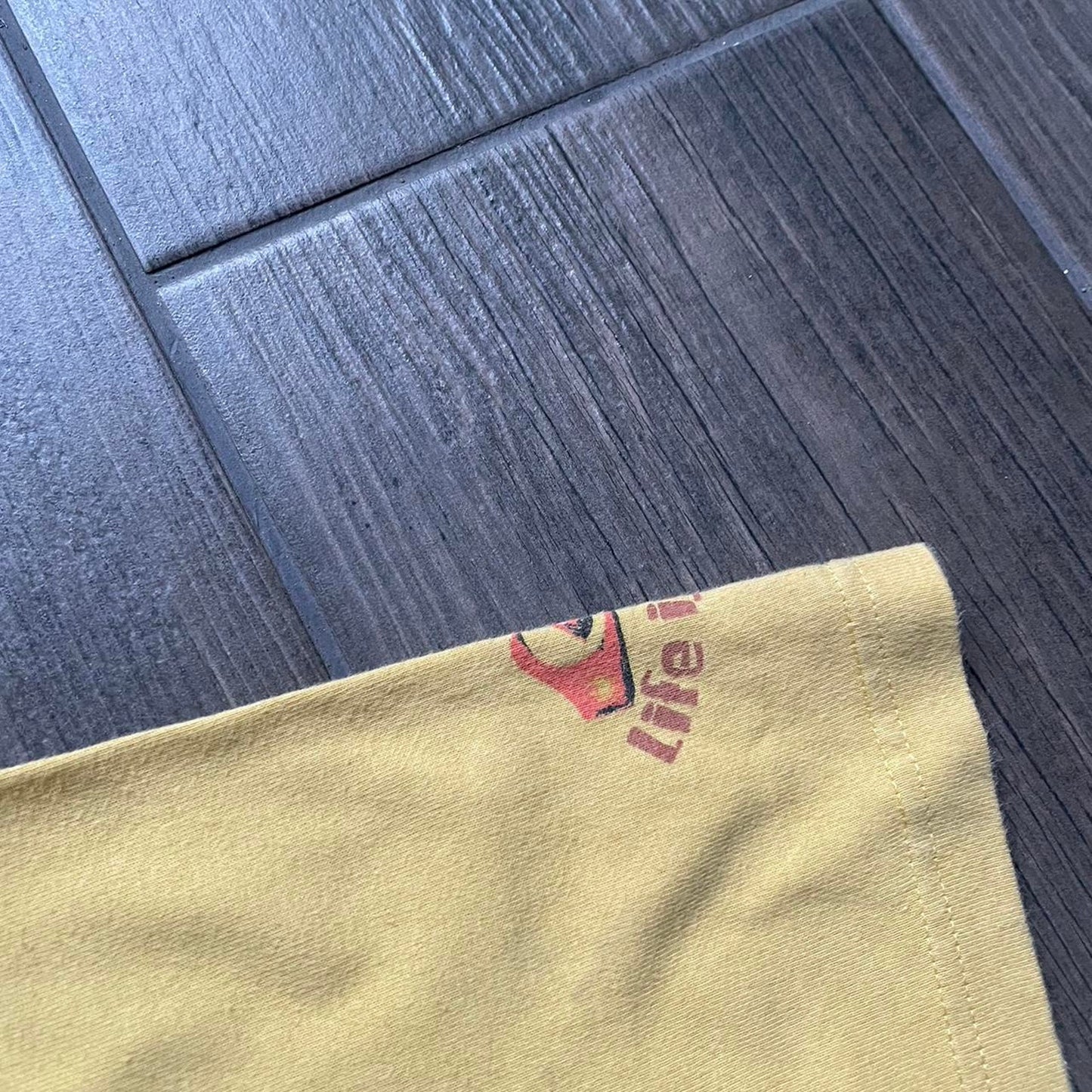 Quiksilver yellow baggy surf y2k XL tee