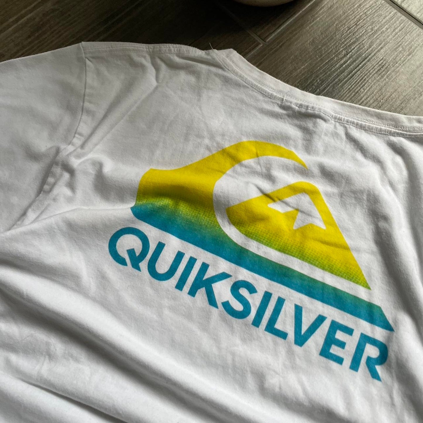 Quiksilver white y2k big logo surf vintage M tee