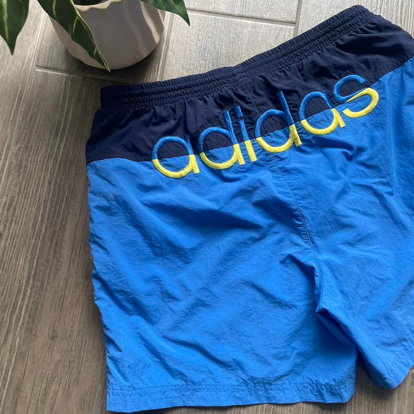 Adidas vintage baggy sport shorts