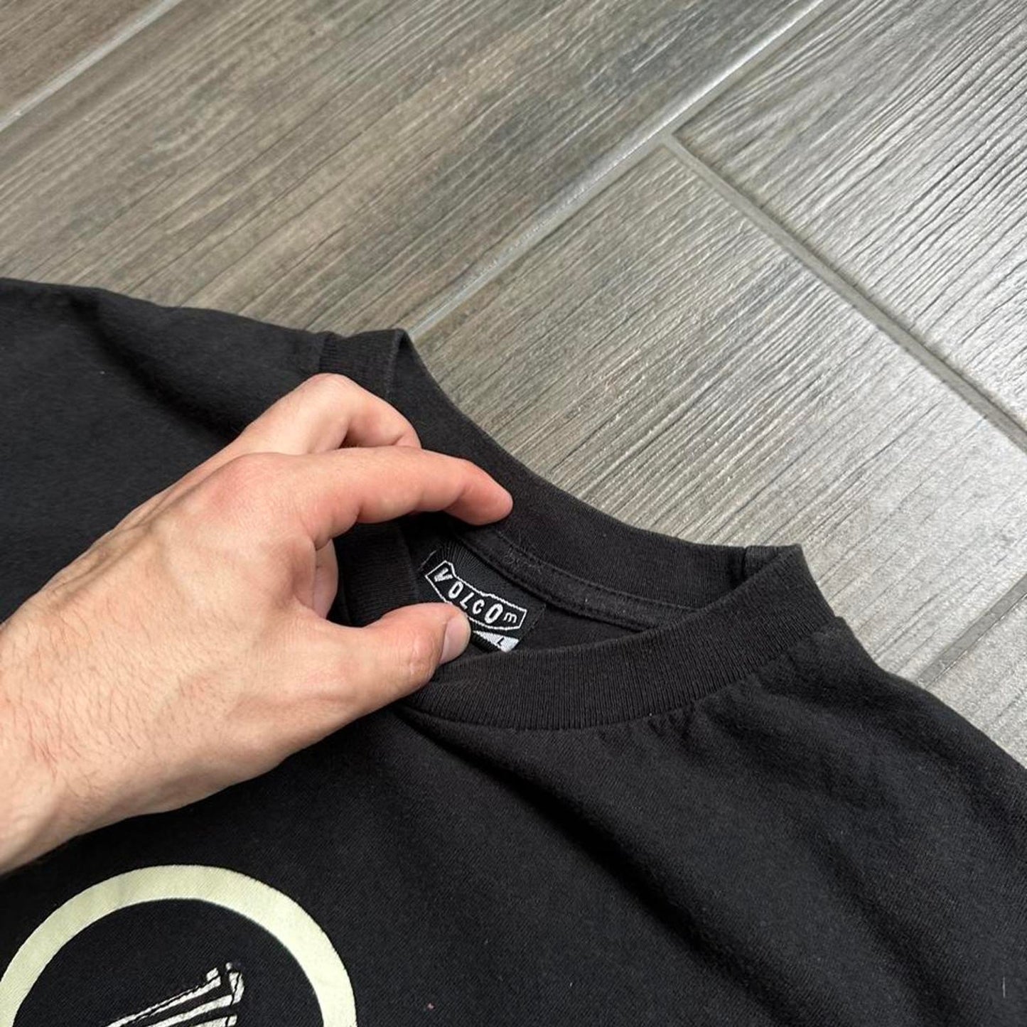 Volcom black surf tee