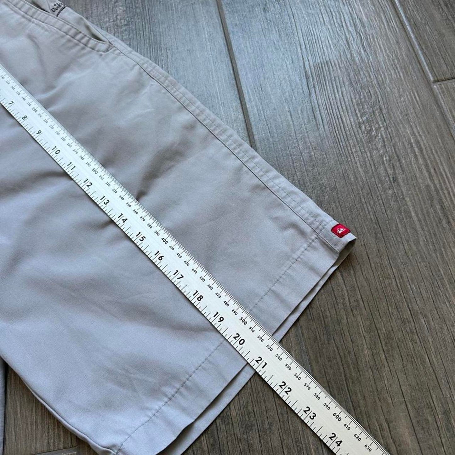 Quiksilver cream shorts size