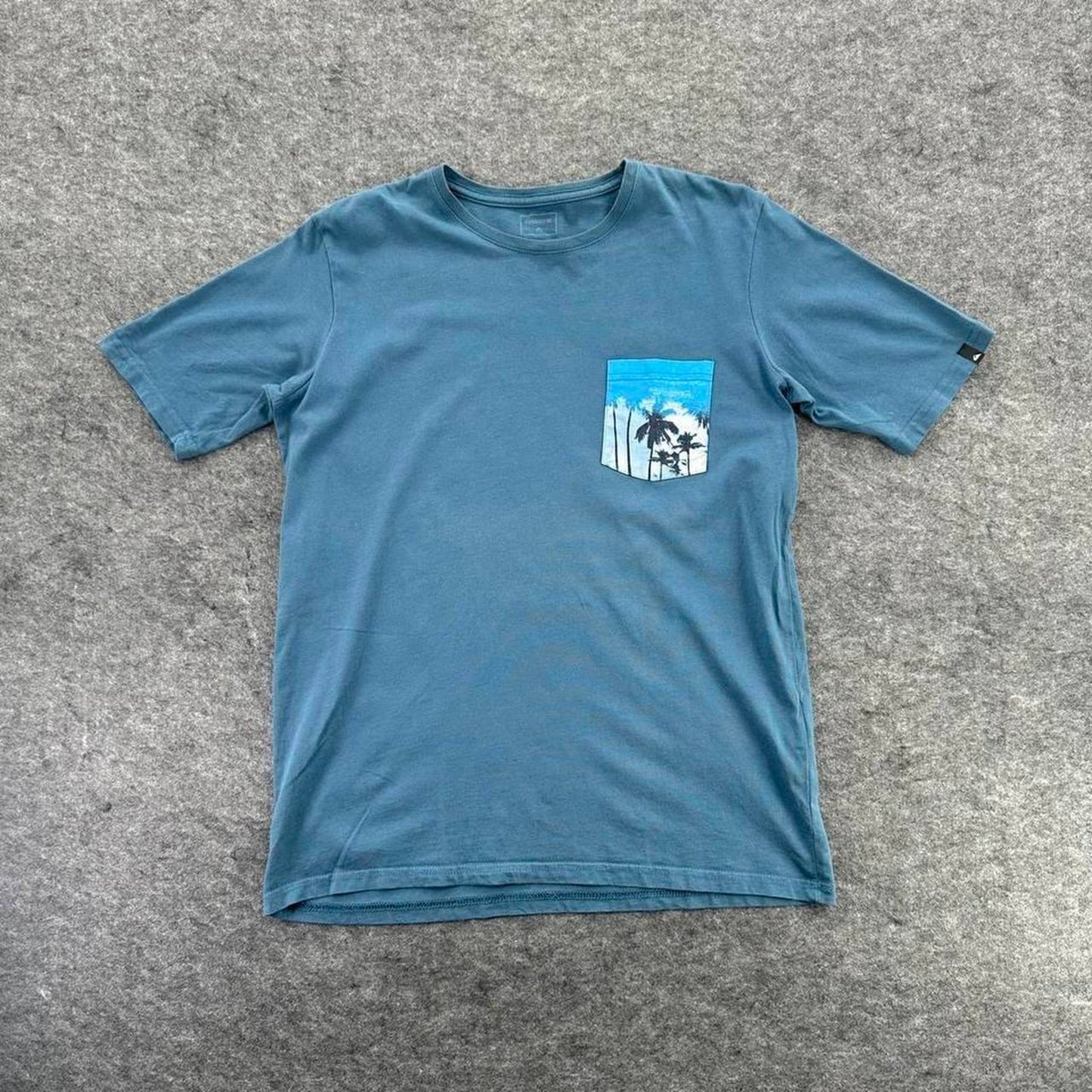 Quiksilver blue t shirt with palm