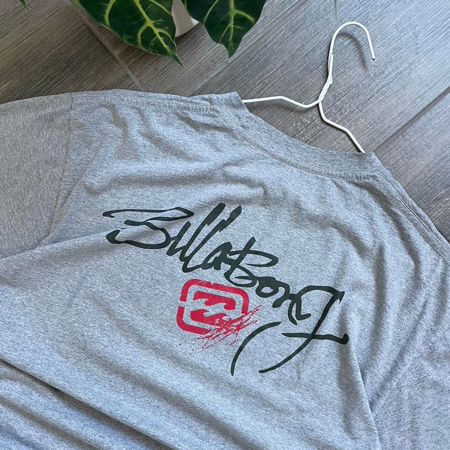 Billabong grey y2k big logo surf vintage tee