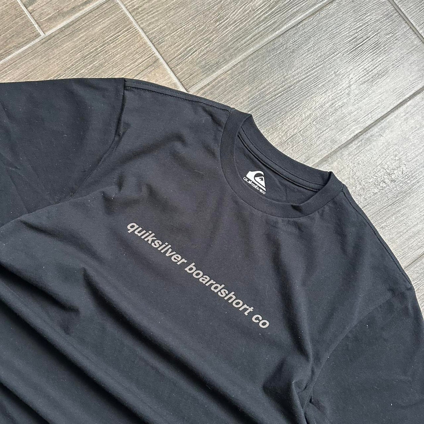 Quiksilver black surf tee