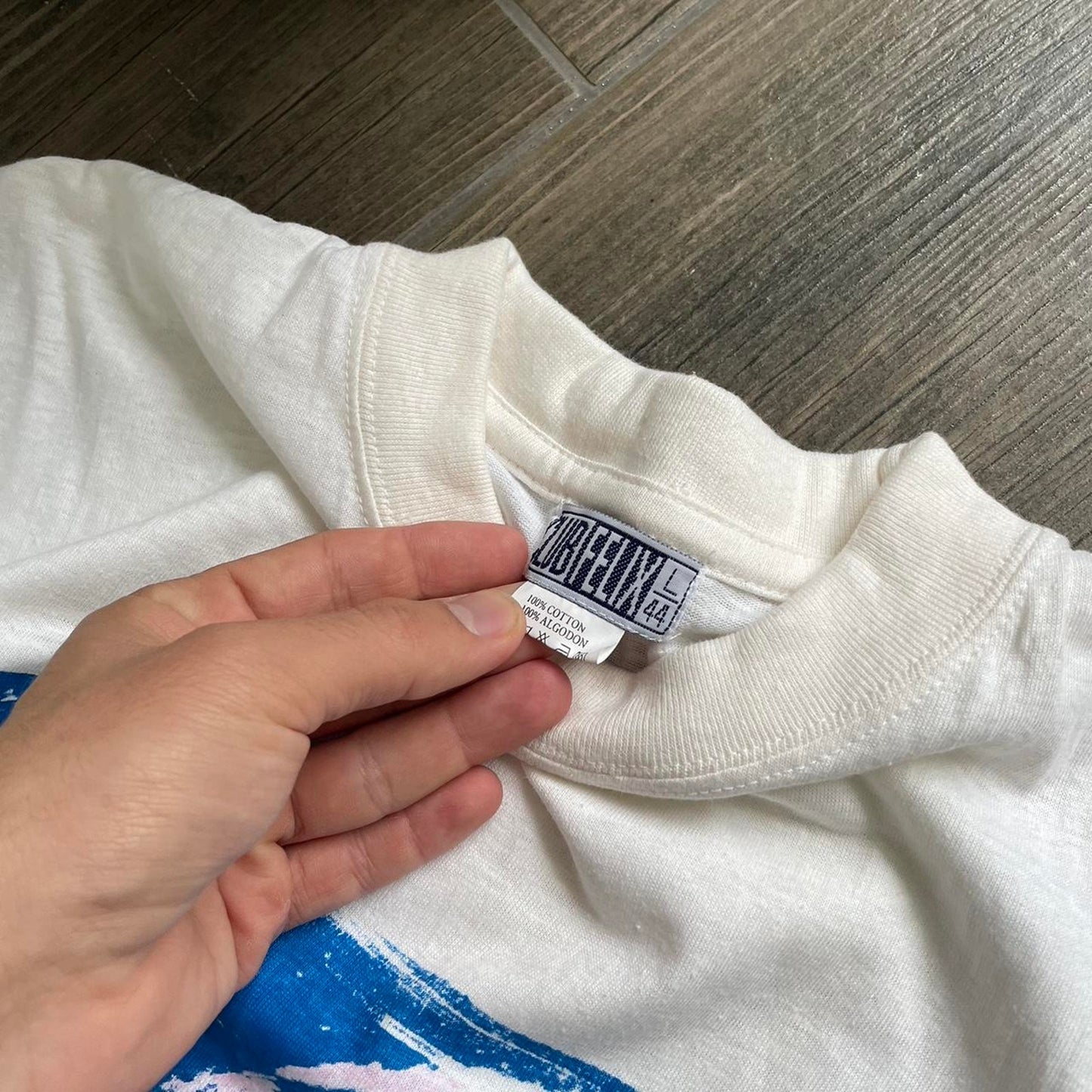 Surf style 90s vintage white baggy tee