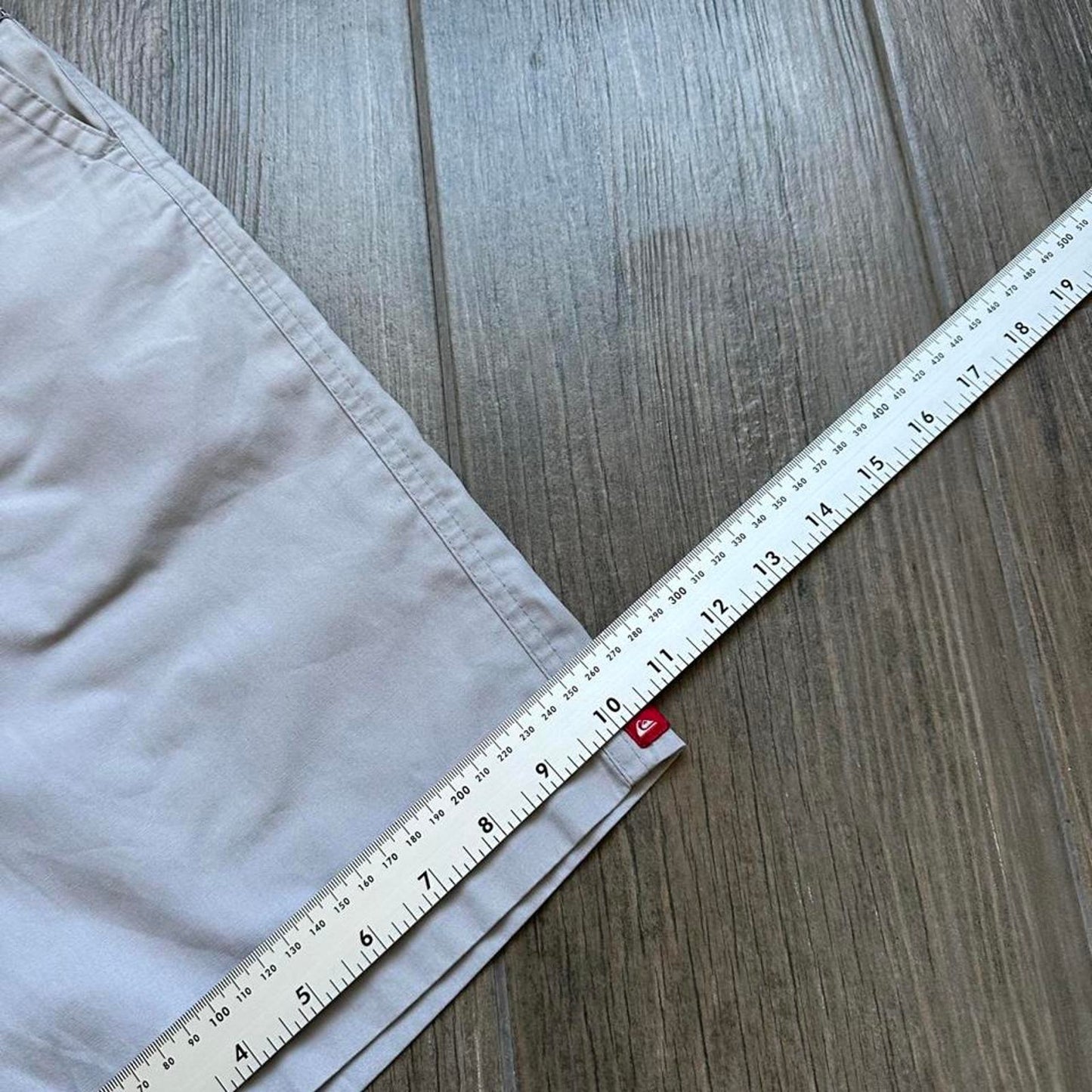 Quiksilver cream shorts size