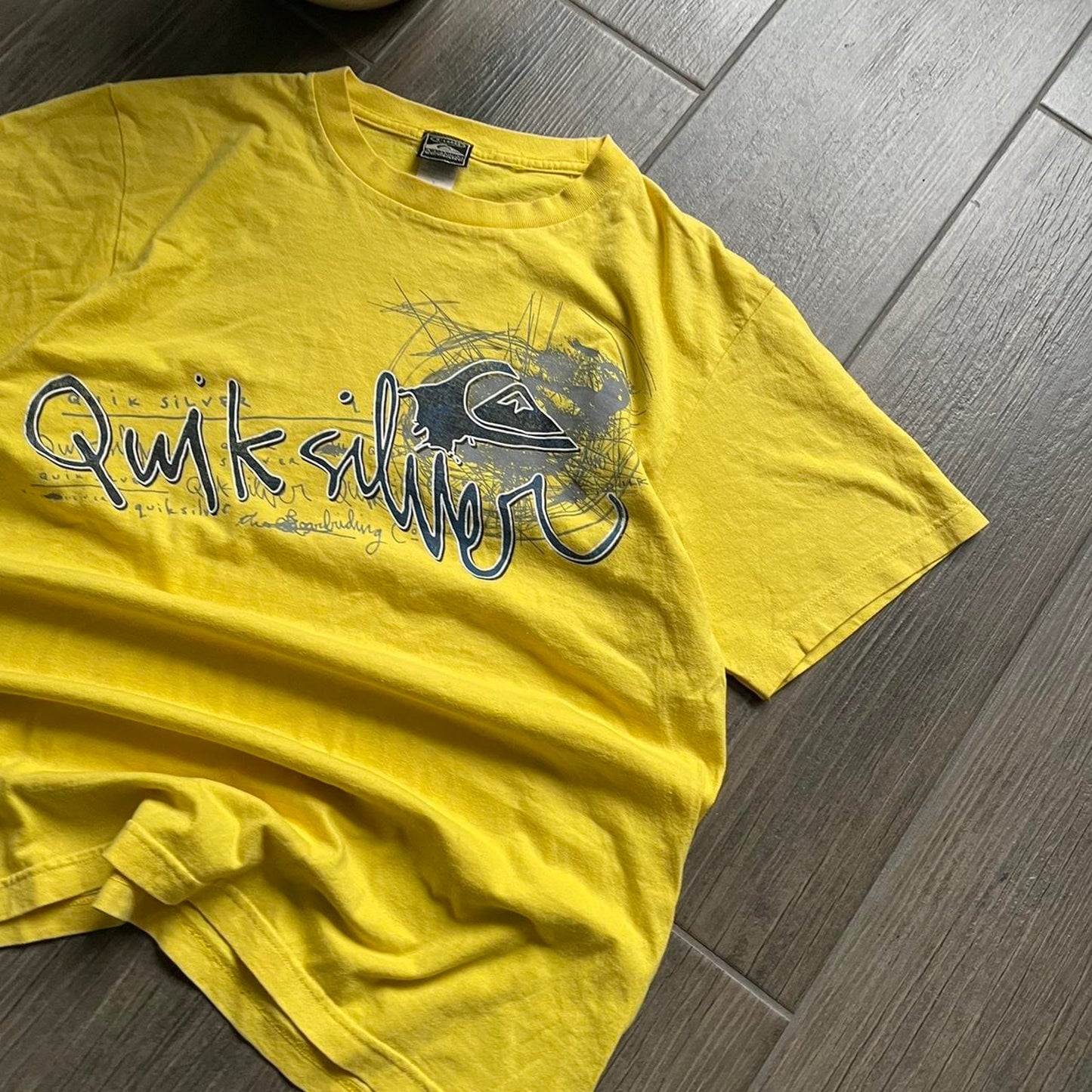 Quiksilver y2k big logo surf vintage S-M tee
