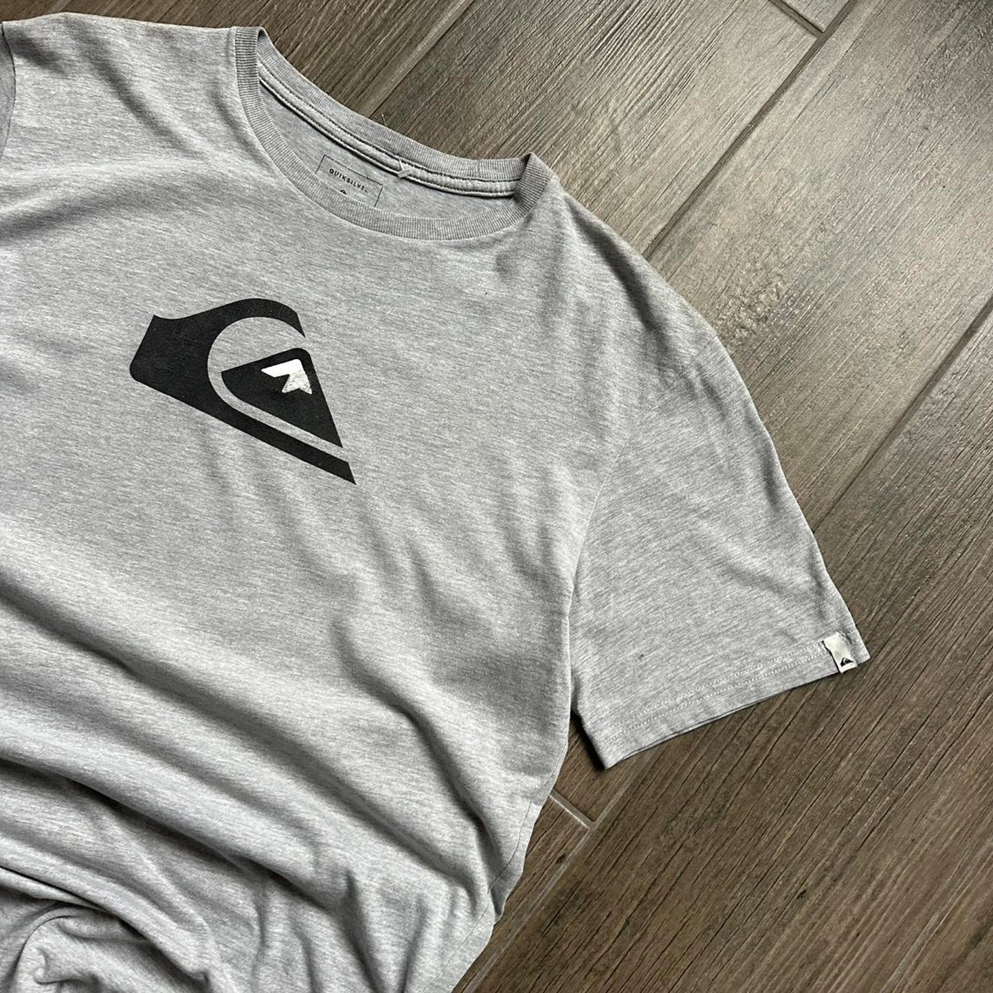Quiksilver grey t shirt with black