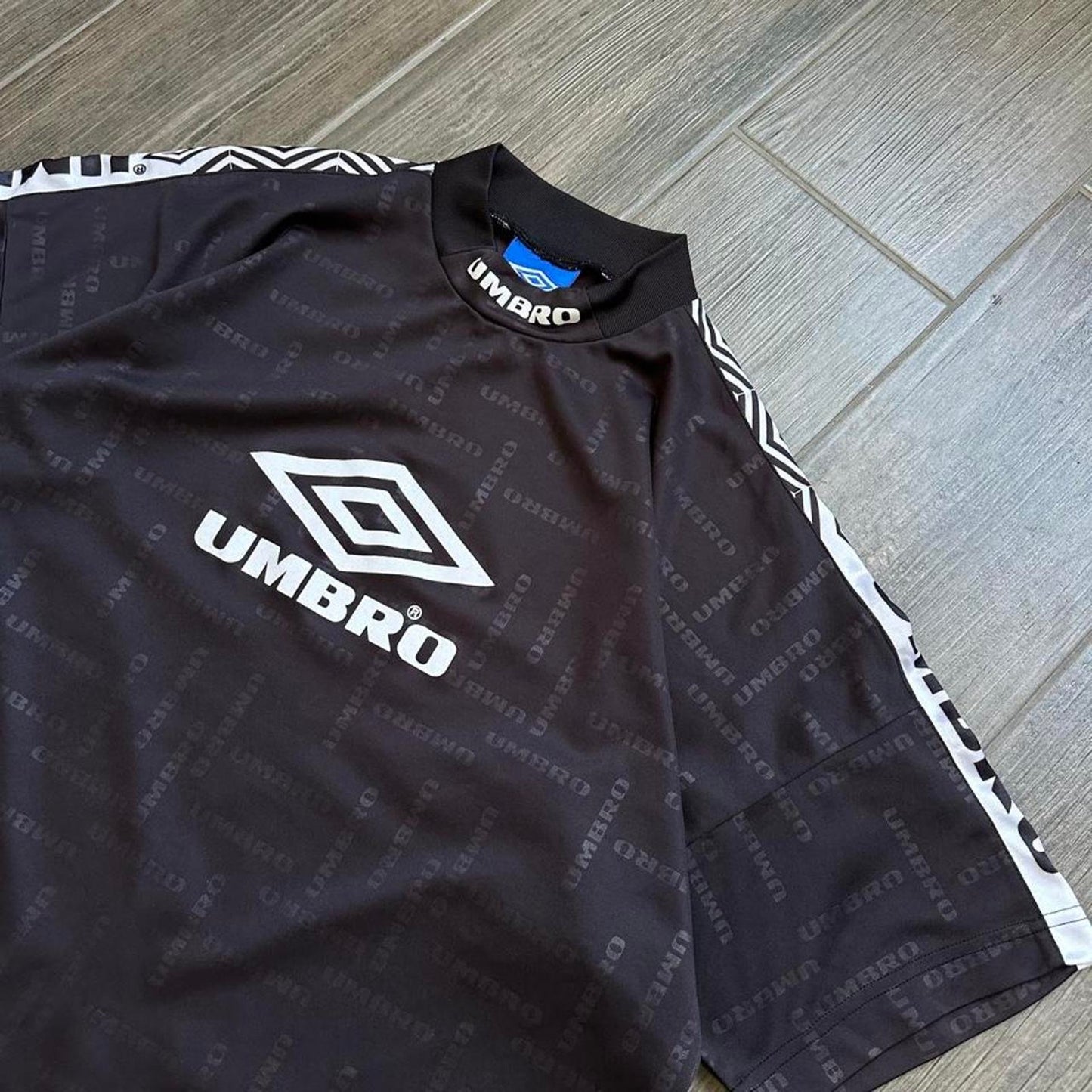 Umbro black and white jersey