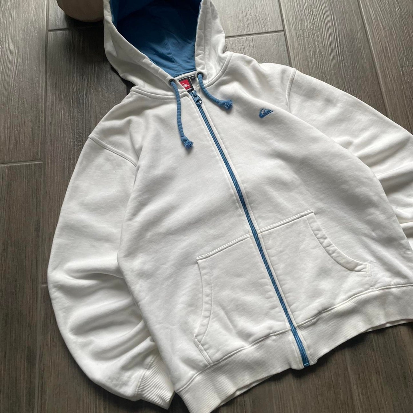 Quiksilver white y2k surf-wear M-L hoodie