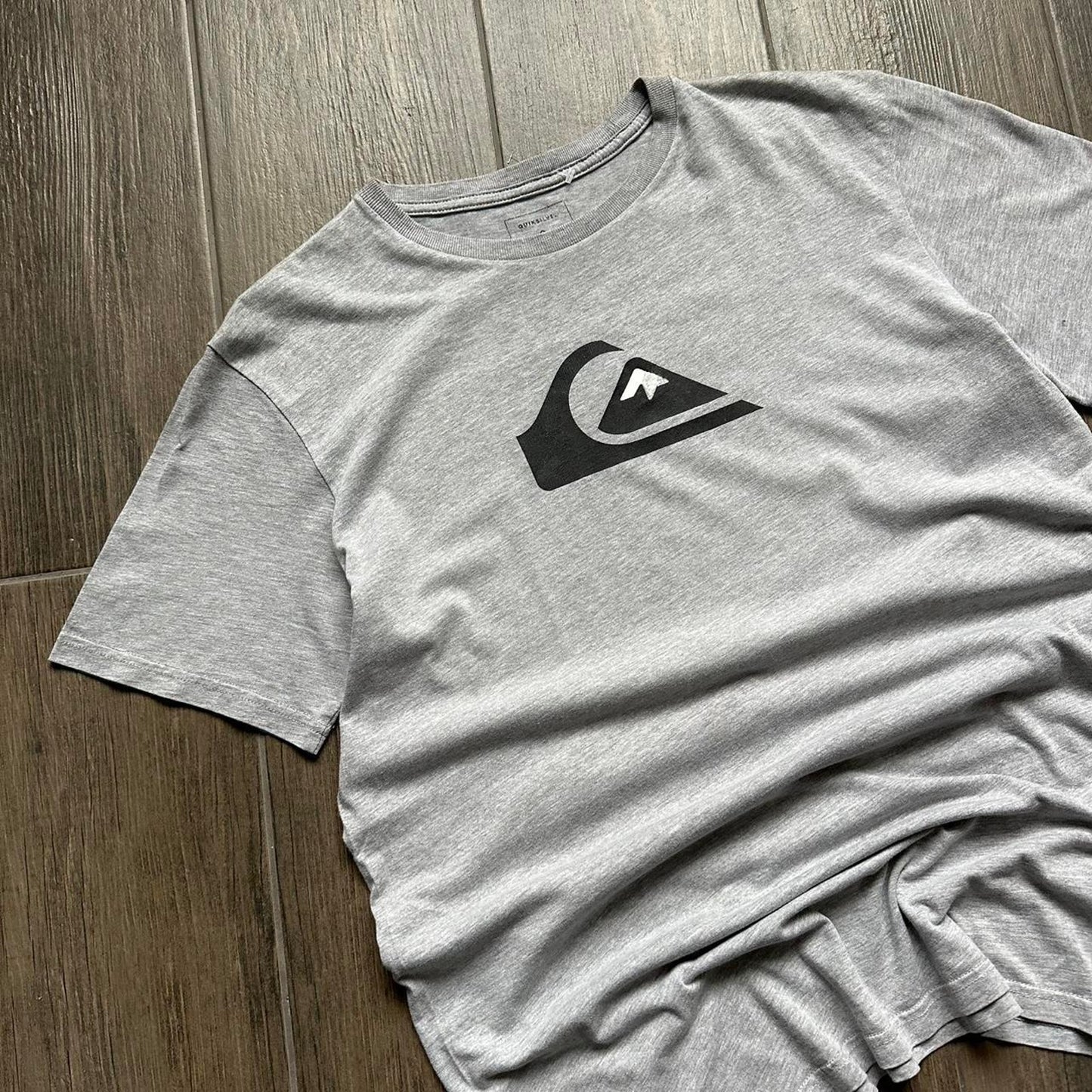 Quiksilver grey t shirt with black