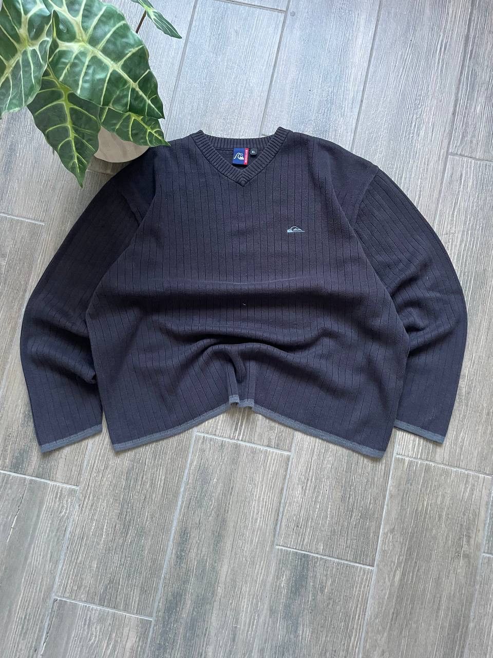 Quiksilver black v neck vintage jumper