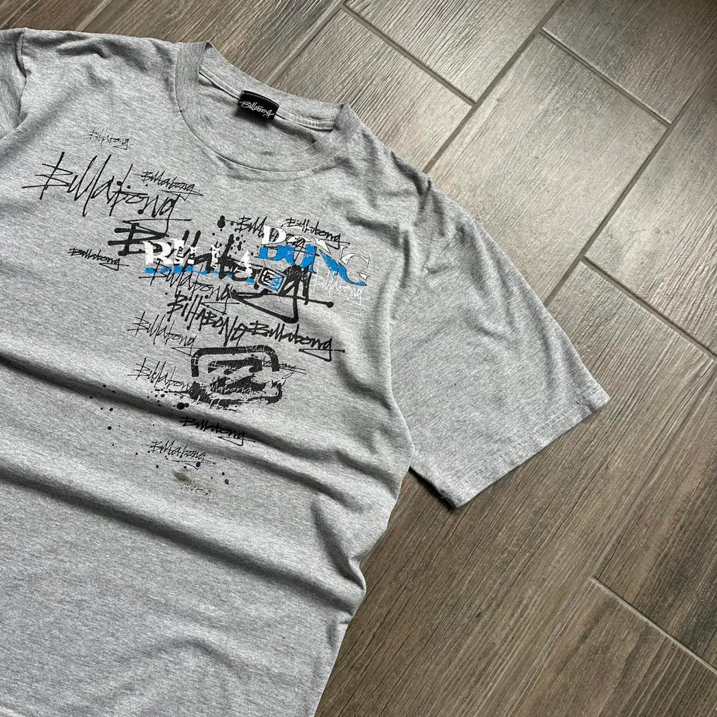 Billabong grey graphic tee