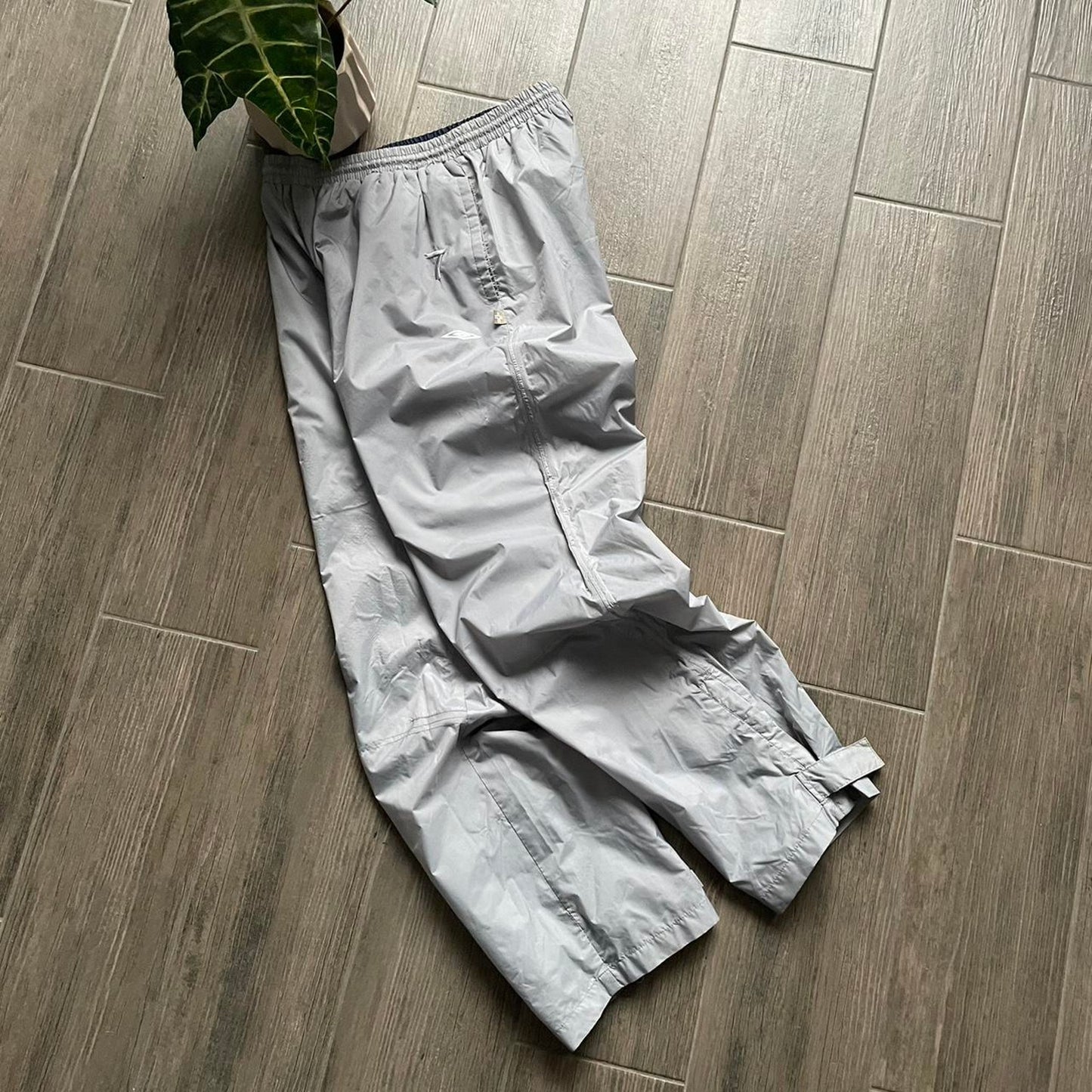 Umbro waterproof grey y2k streetwear L sweatpants