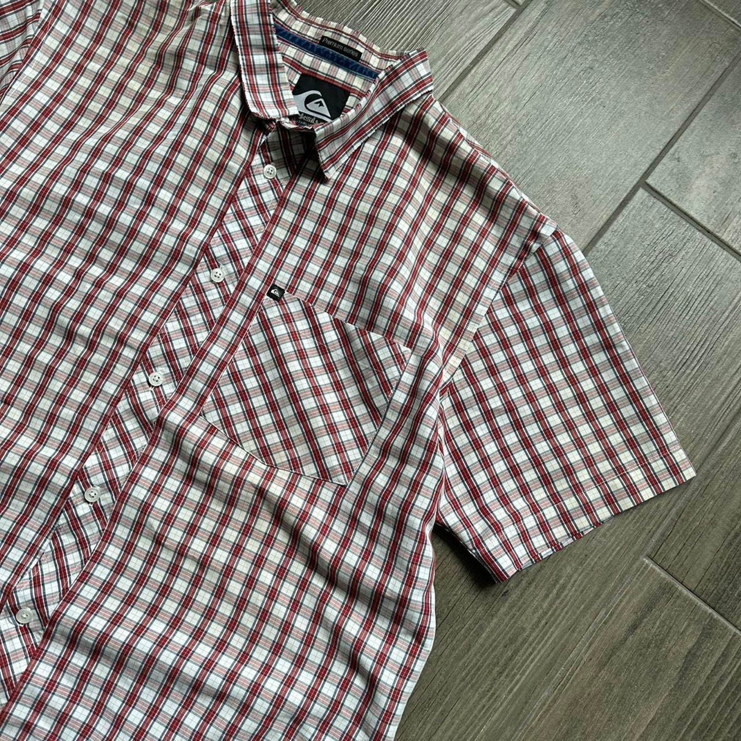 Quiksilver red white checkered