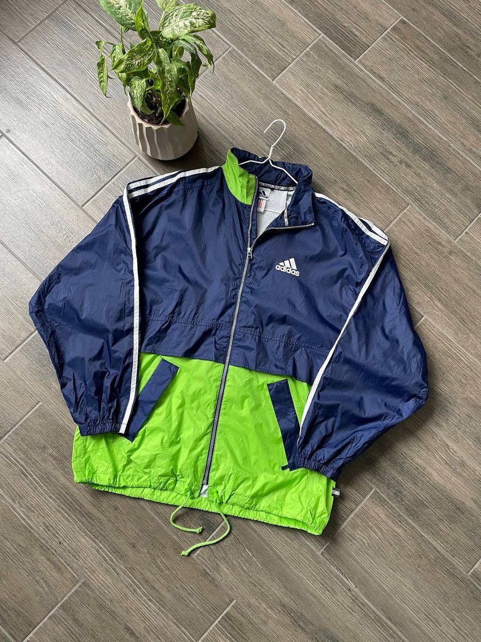 Adidas 90s vintage windbreaker jacket