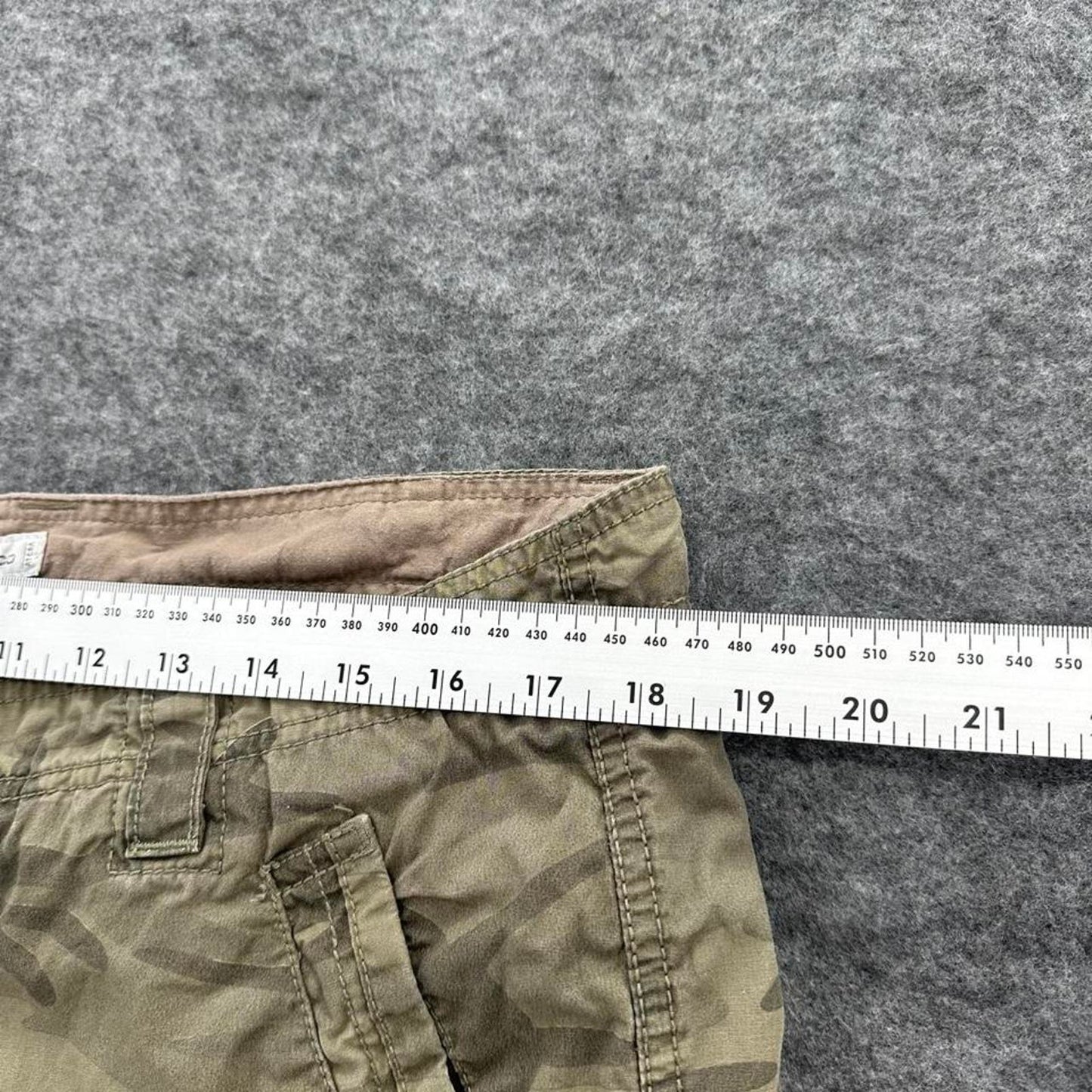 Y2k camo cargo shorts size