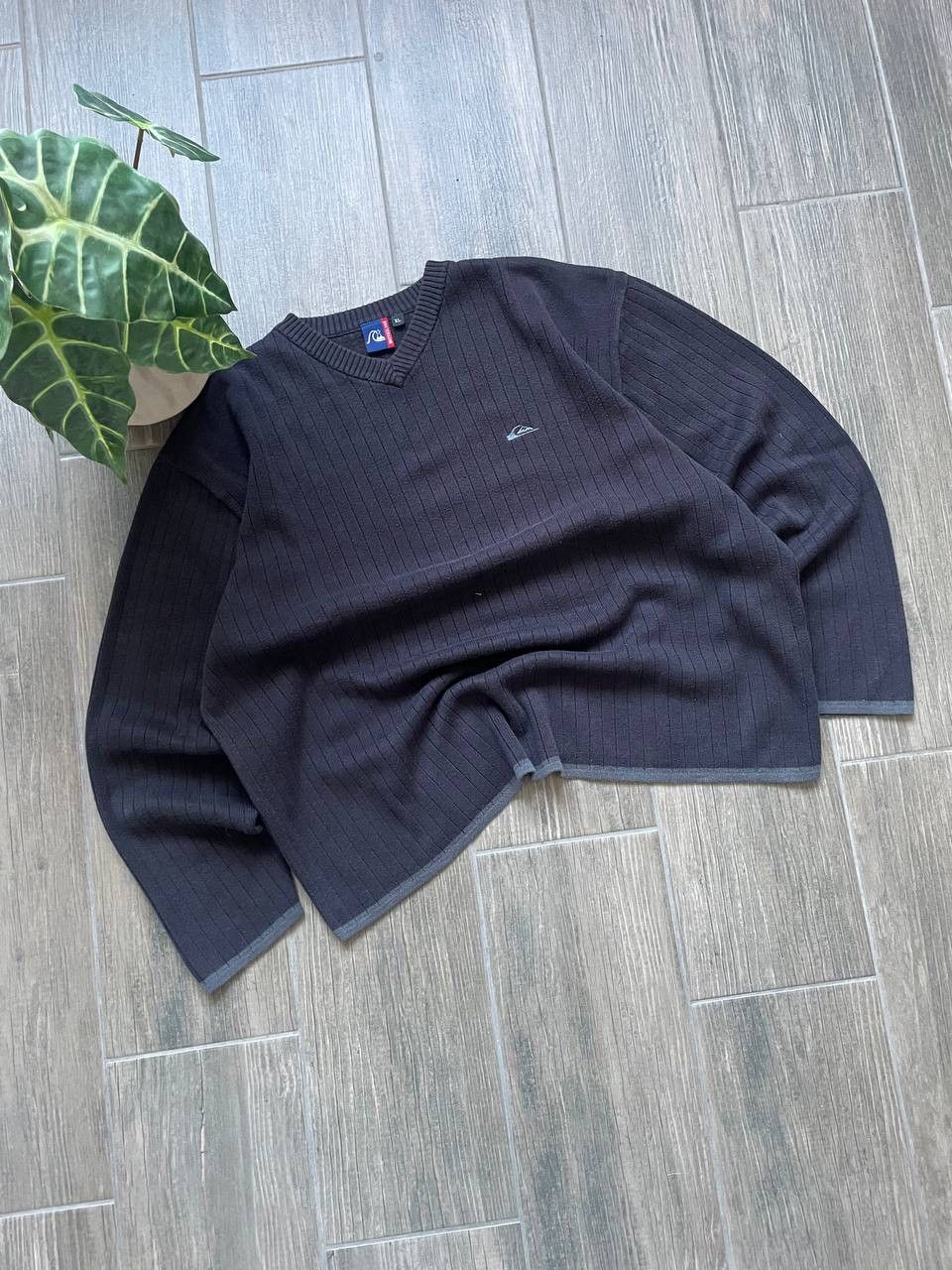 Quiksilver black v neck vintage jumper