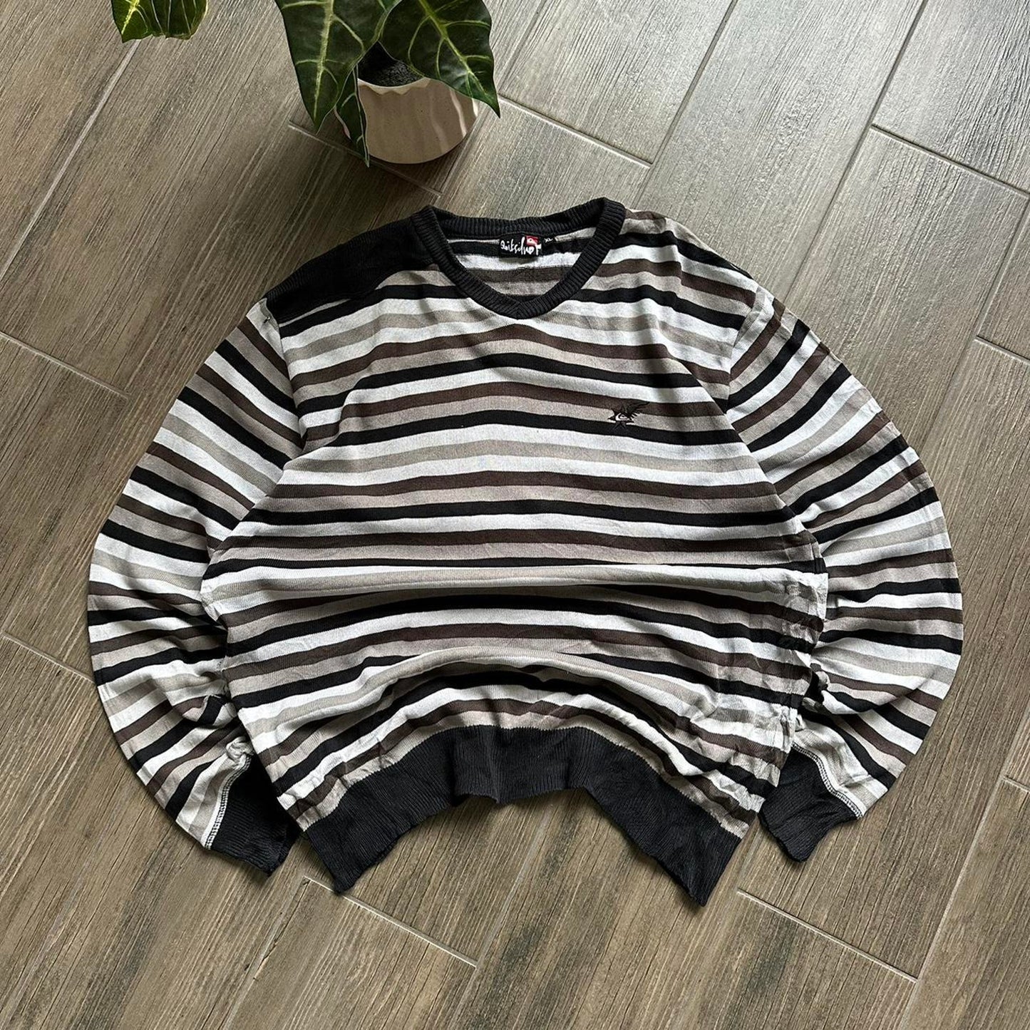 Quiksilver v neck y2k surf baggy XL jumper