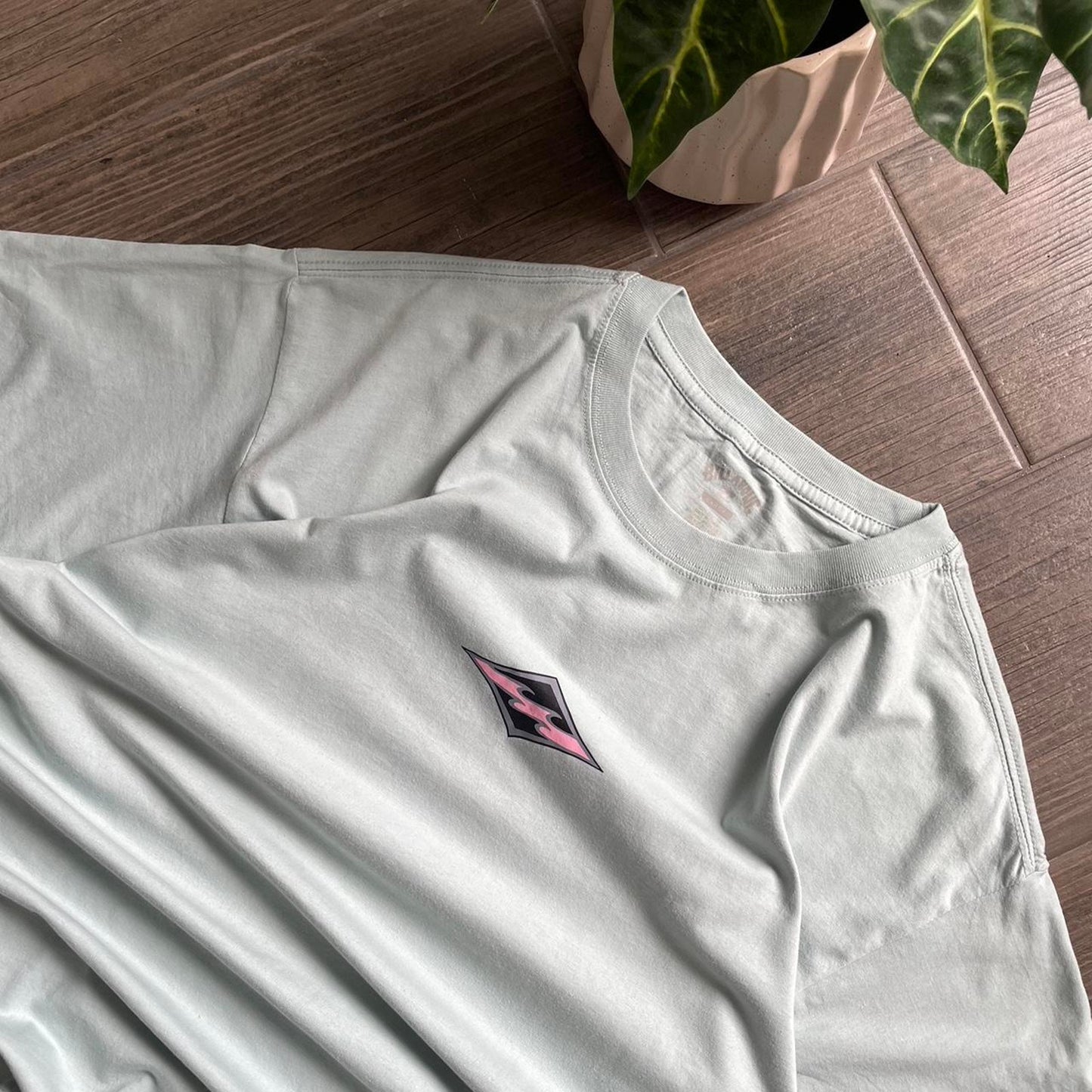 Billabong mint baggy surf y2k tee