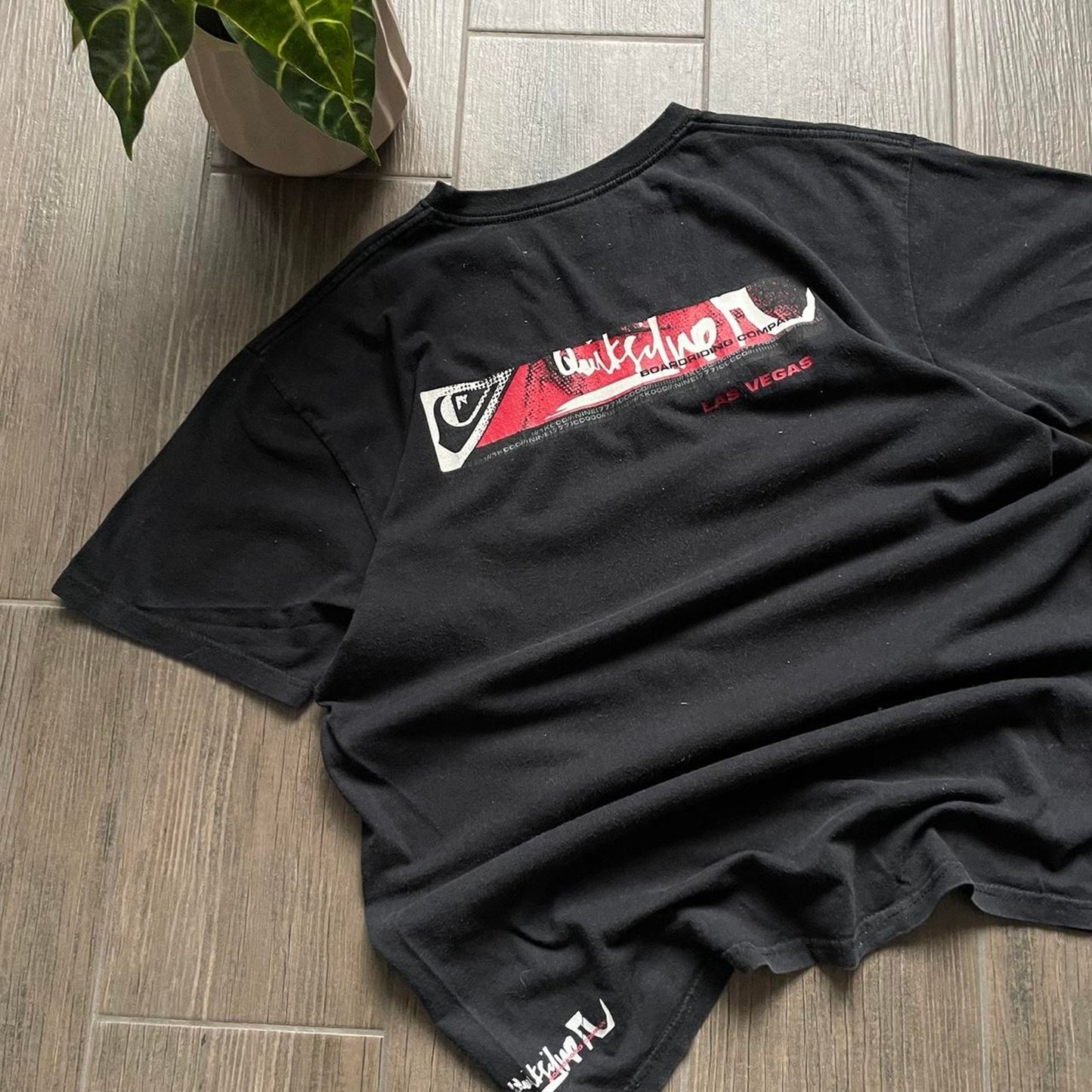 Quiksilver y2k vintage black baggy L tee