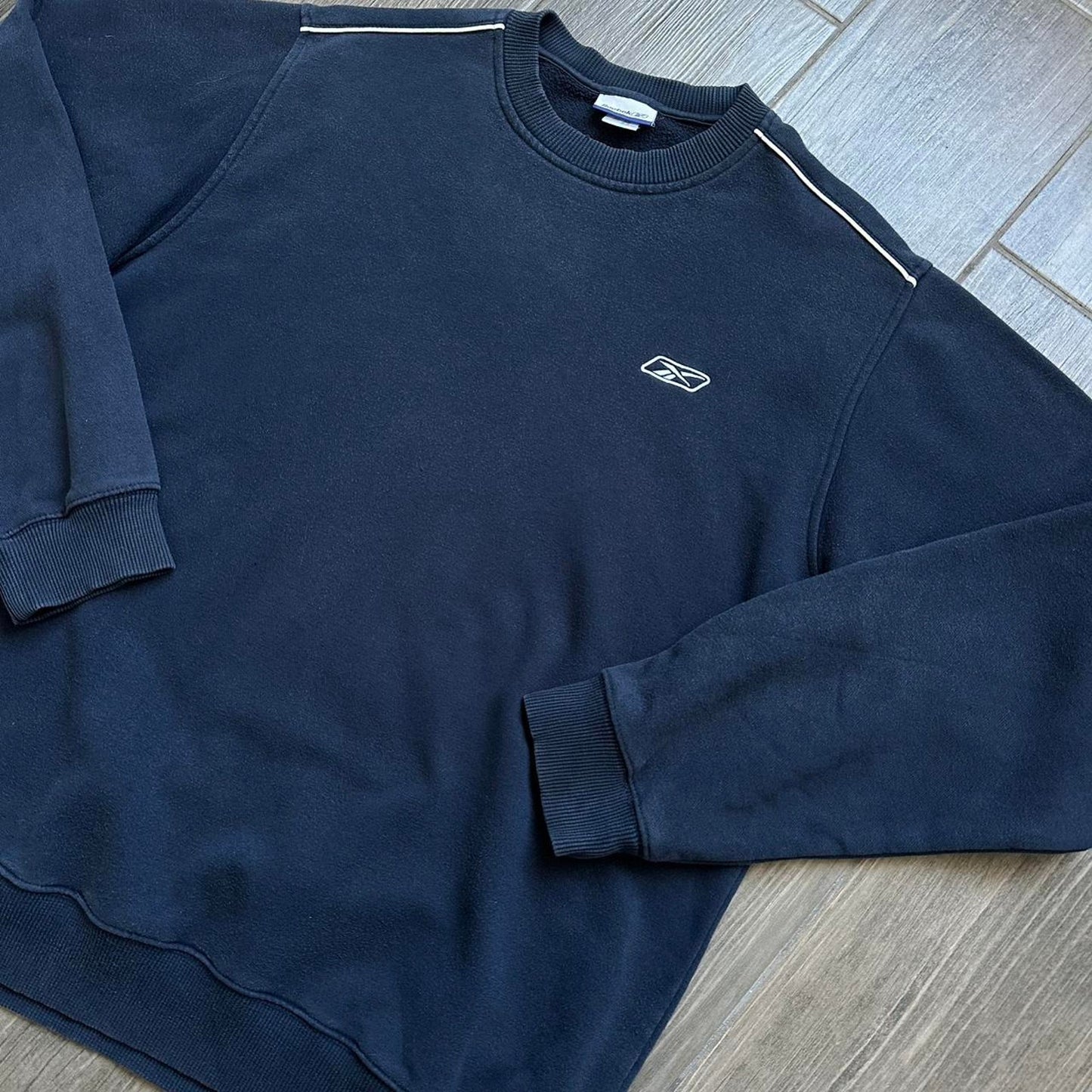 Navy blue reebok crewneck sweatshirt