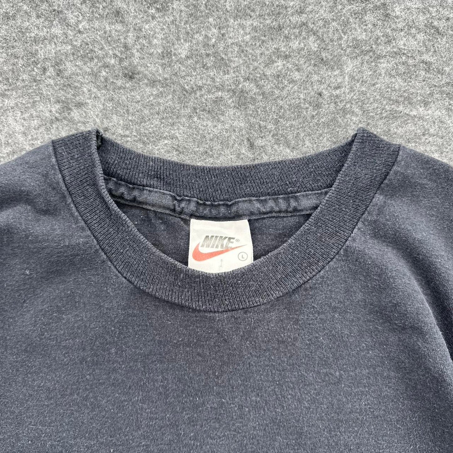 Vintage 90s nike swoosh t