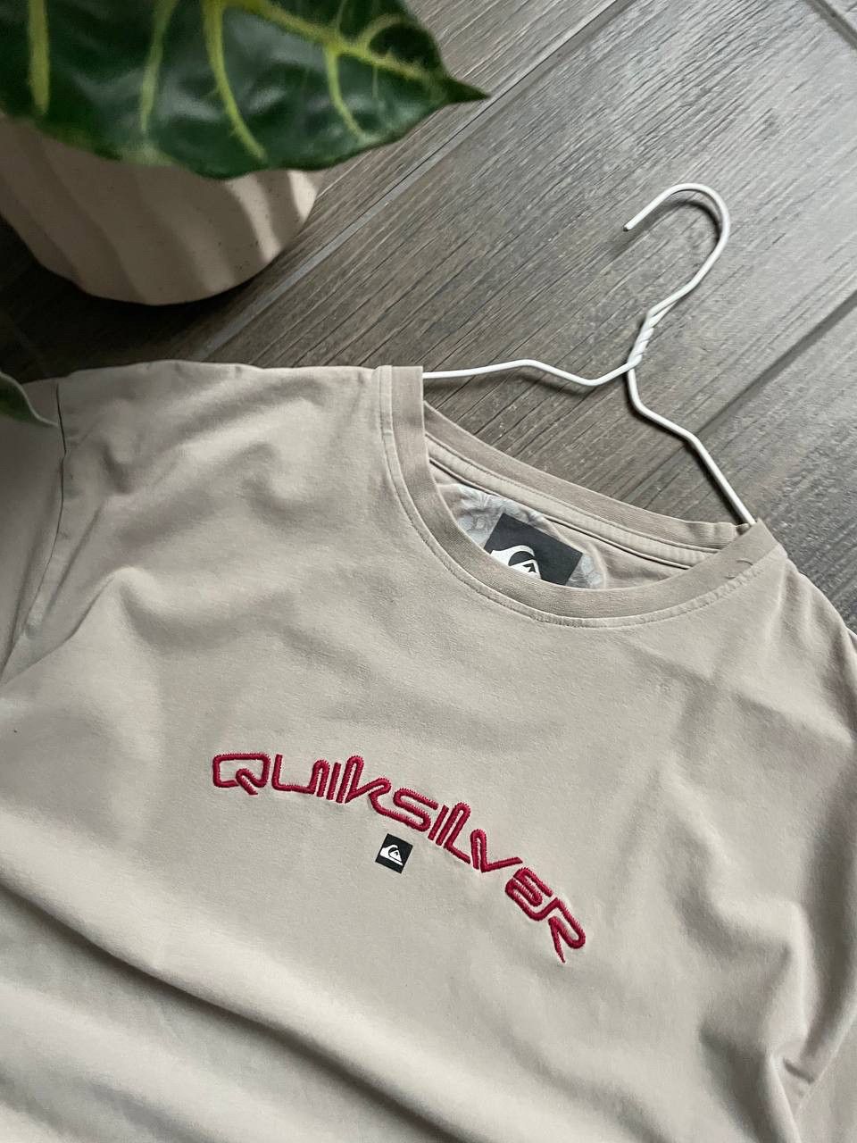 Quiksilver y2k beige baggy surf t-shirt