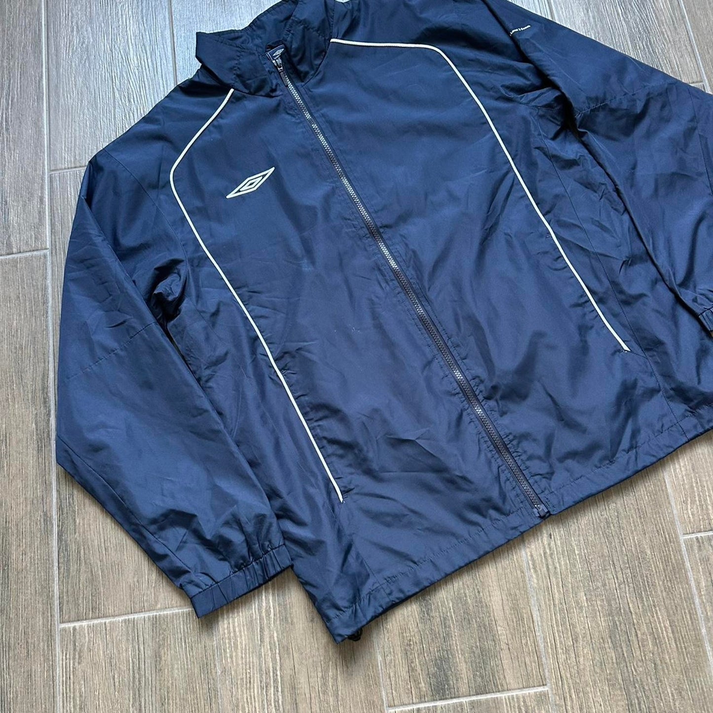 Umbro navy waterproof L light jacket