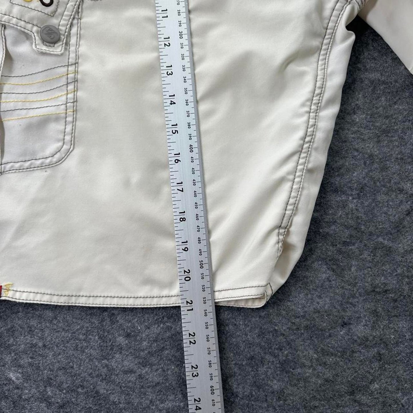 Quiksilver cream cargo shorts