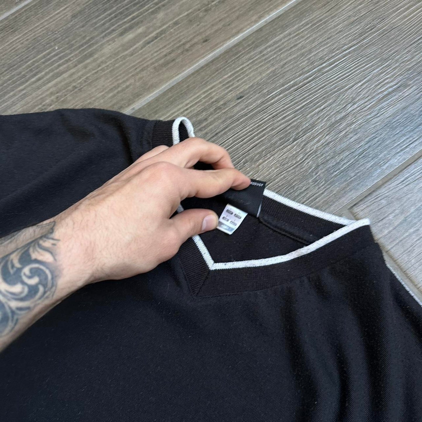 Umbro black v neck t