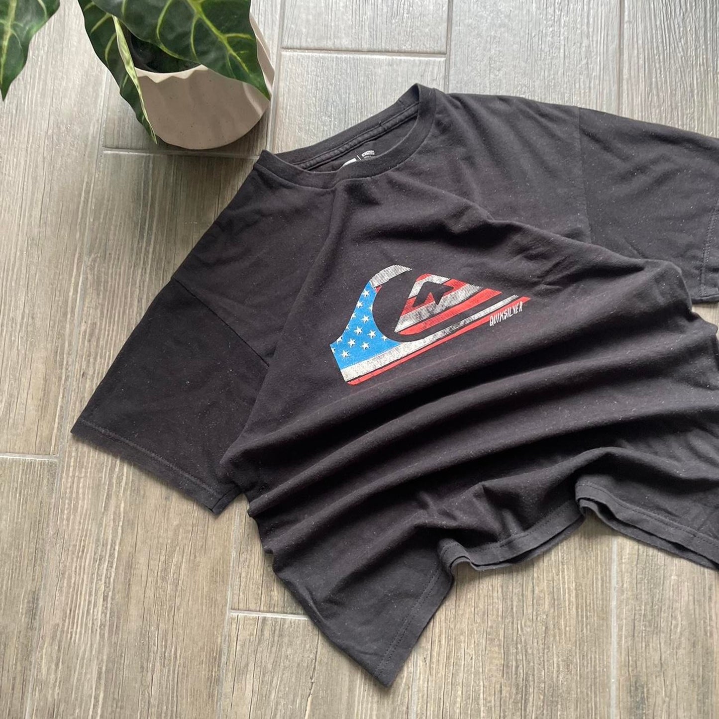 Quiksilver y2k japanese style vintage tee