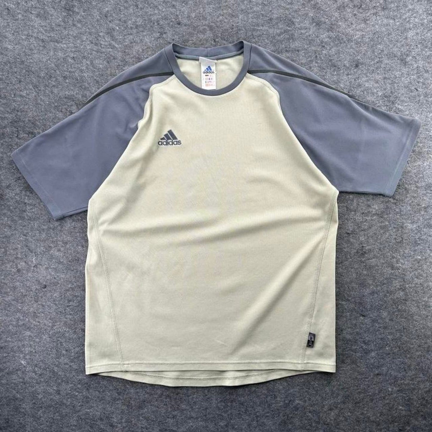 Adidas y2k training t shirt