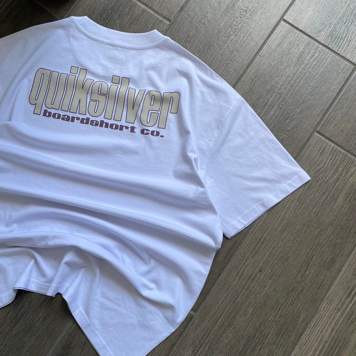 Quiksilver baggy white y2k surf tee