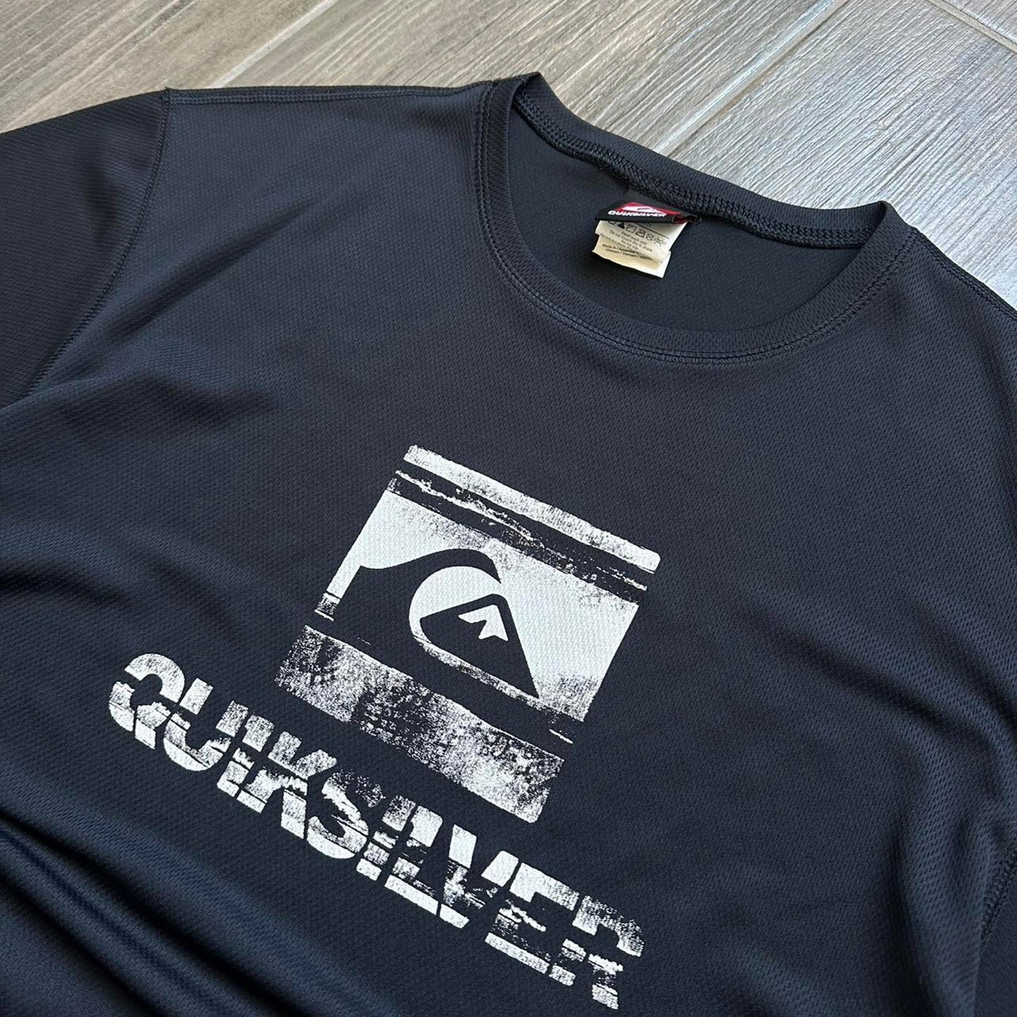 Quiksilver black surf tee Size L