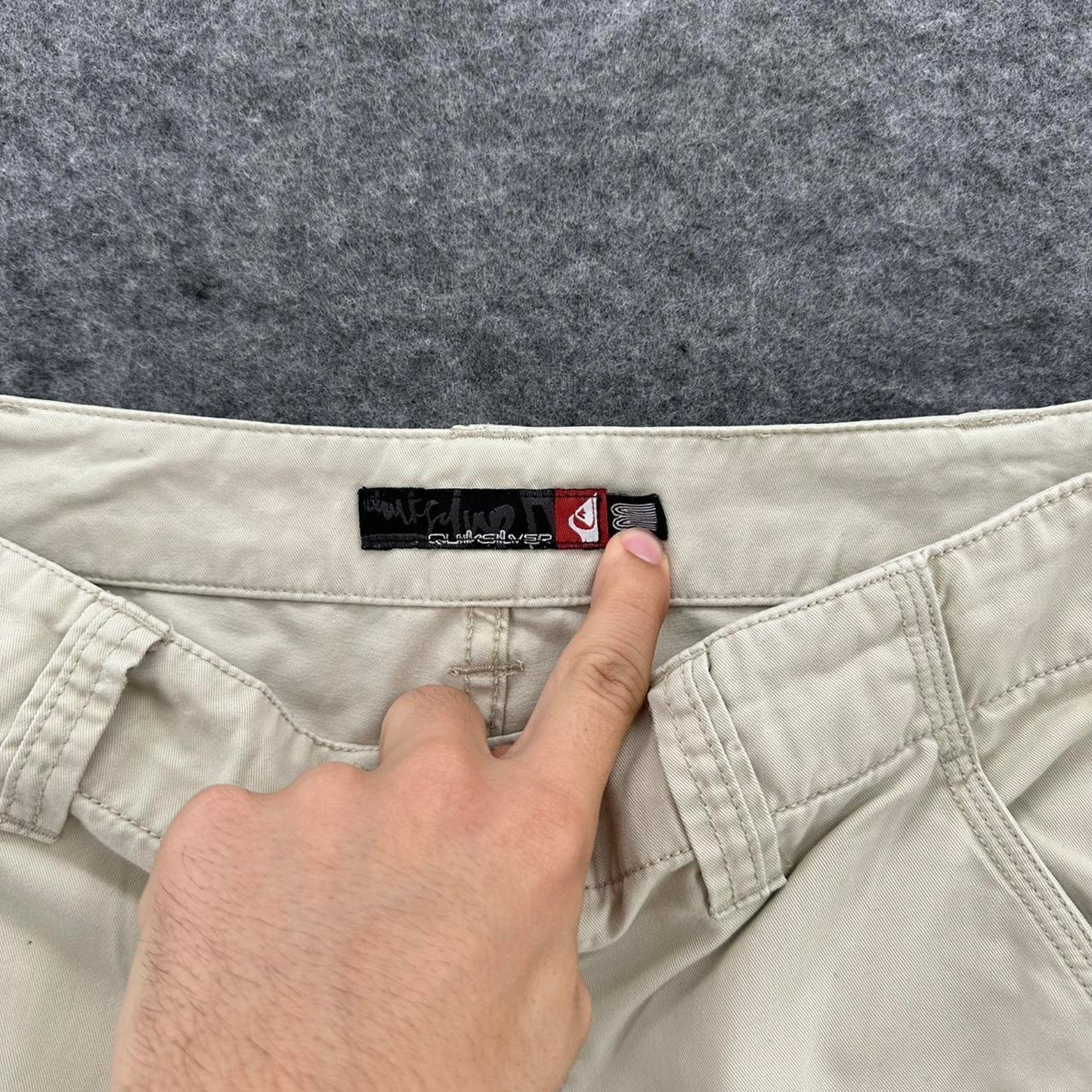 Y2k quiksilver tan cargo shorts
