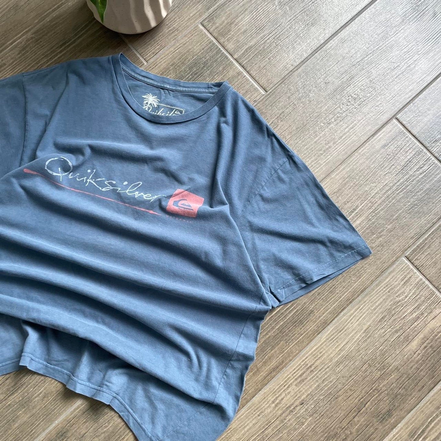Quiksilver y2k baggy vintage tee