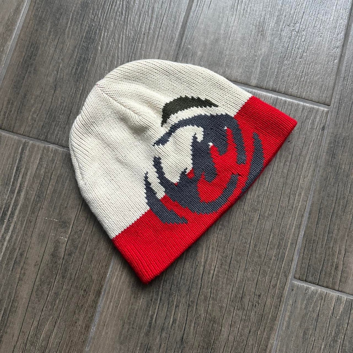 Billabong beige red winter beanie
