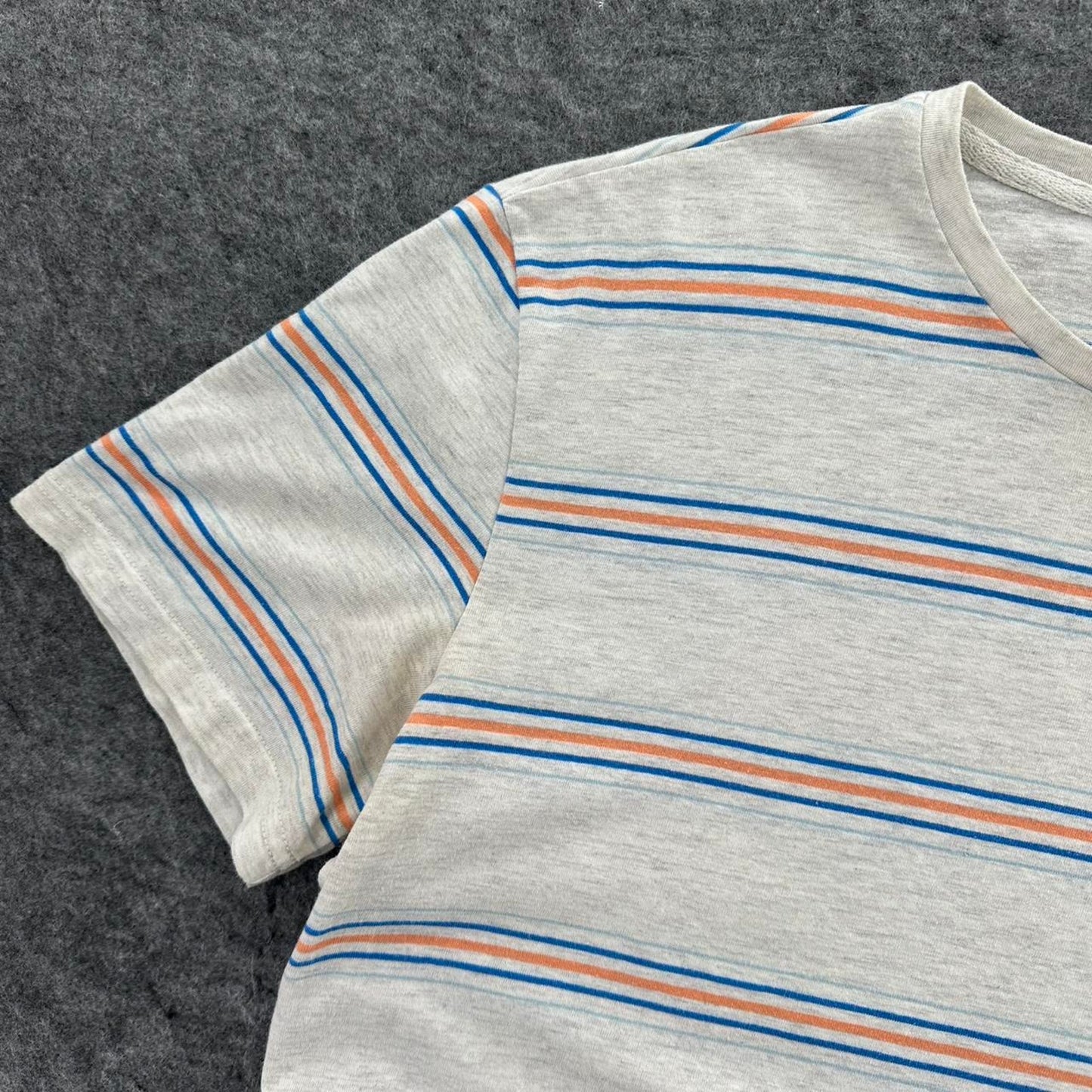 Quiksilver grey striped t shirt size