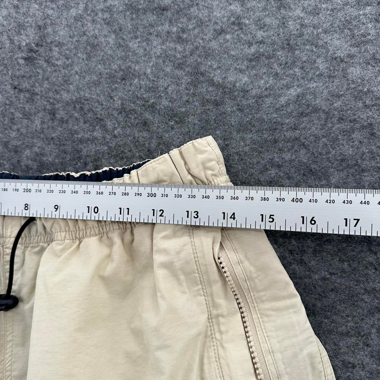 Quiksilver cream baggy shorts