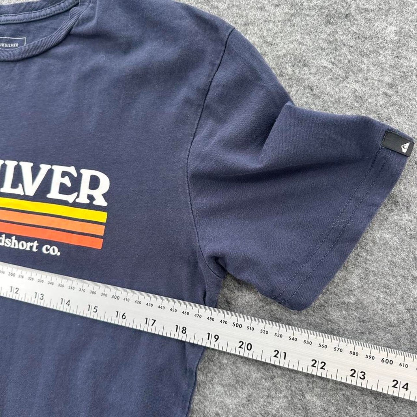 Quiksilver navy blue t shirt size
