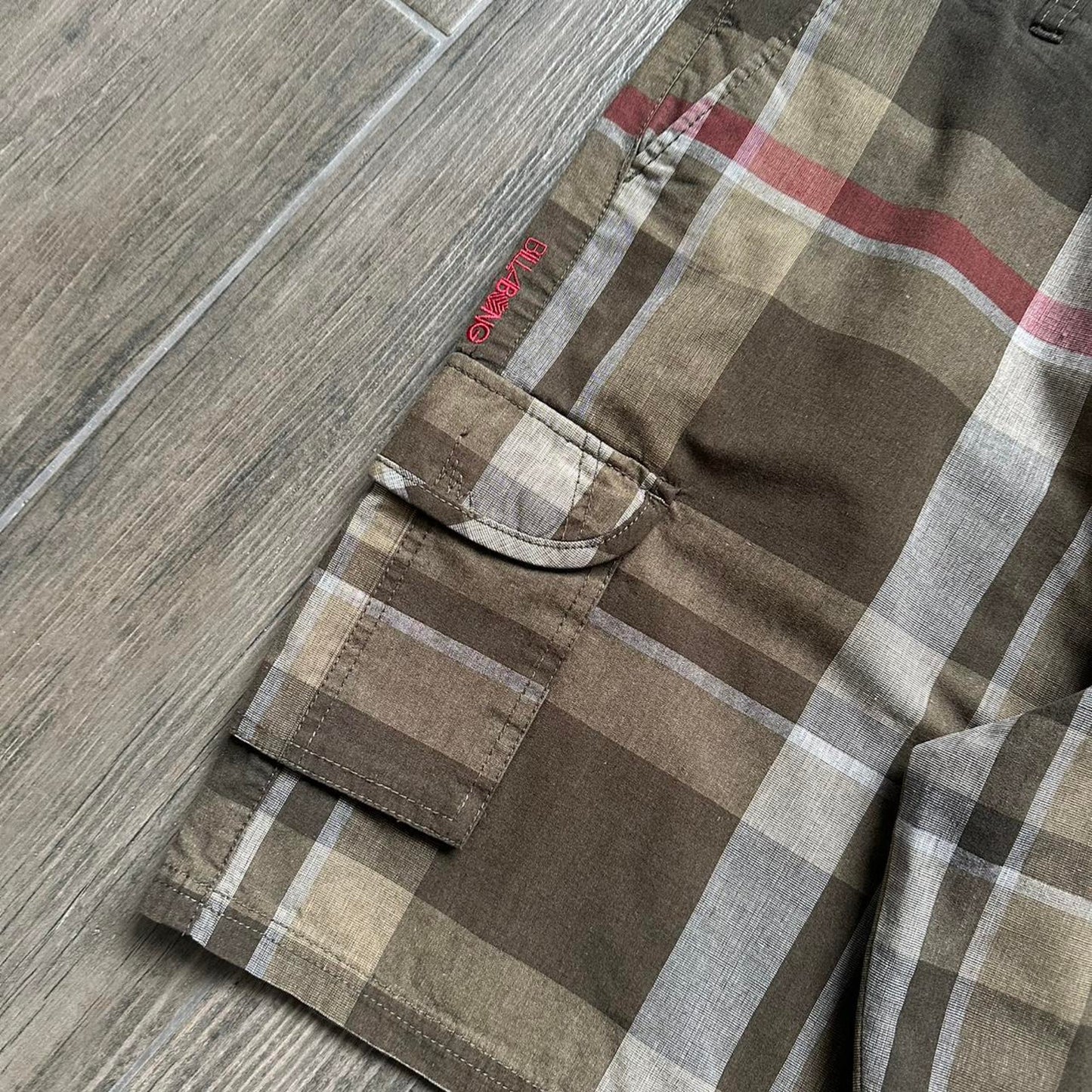 Billabong brown plaid cargo shorts Size 34