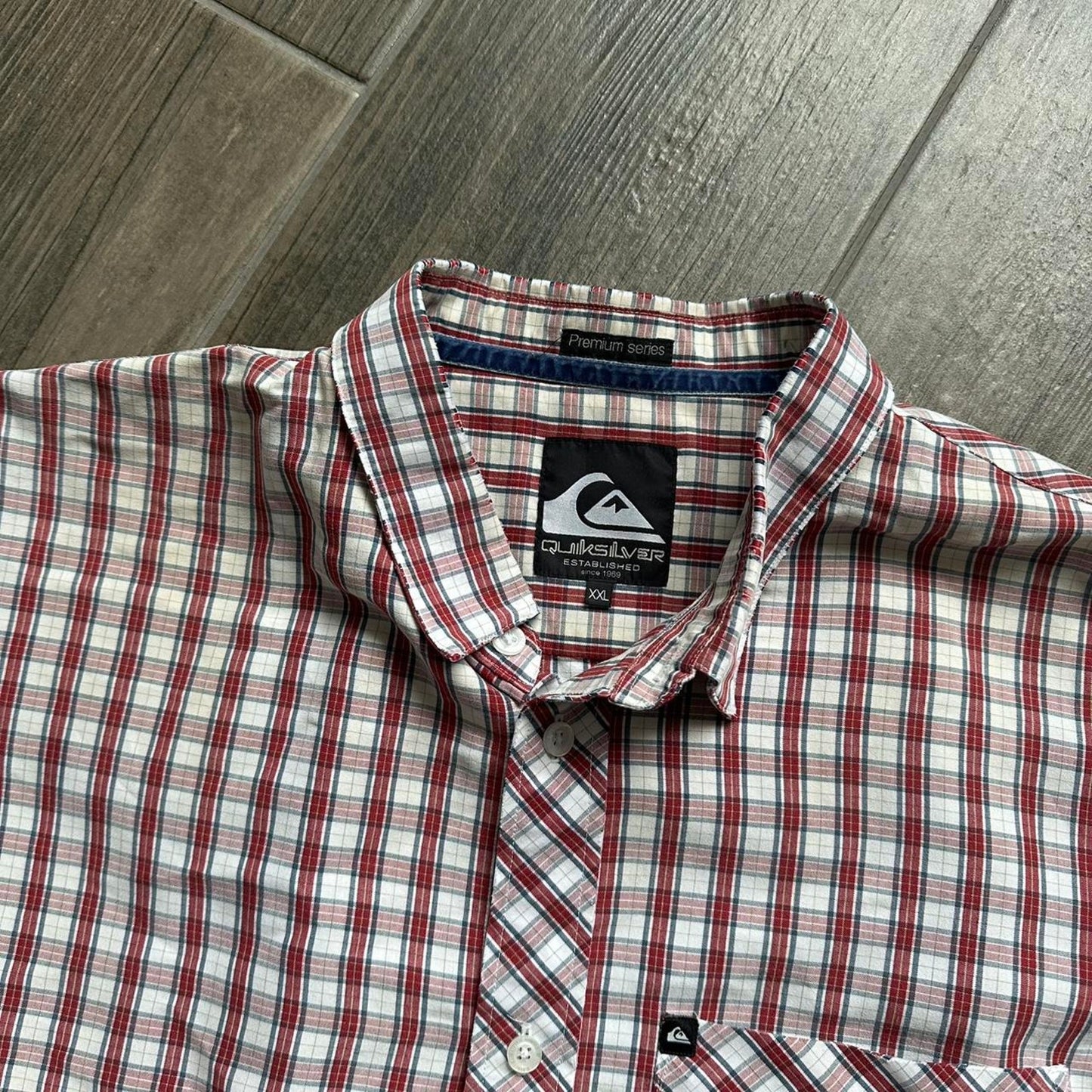 Quiksilver red white checkered