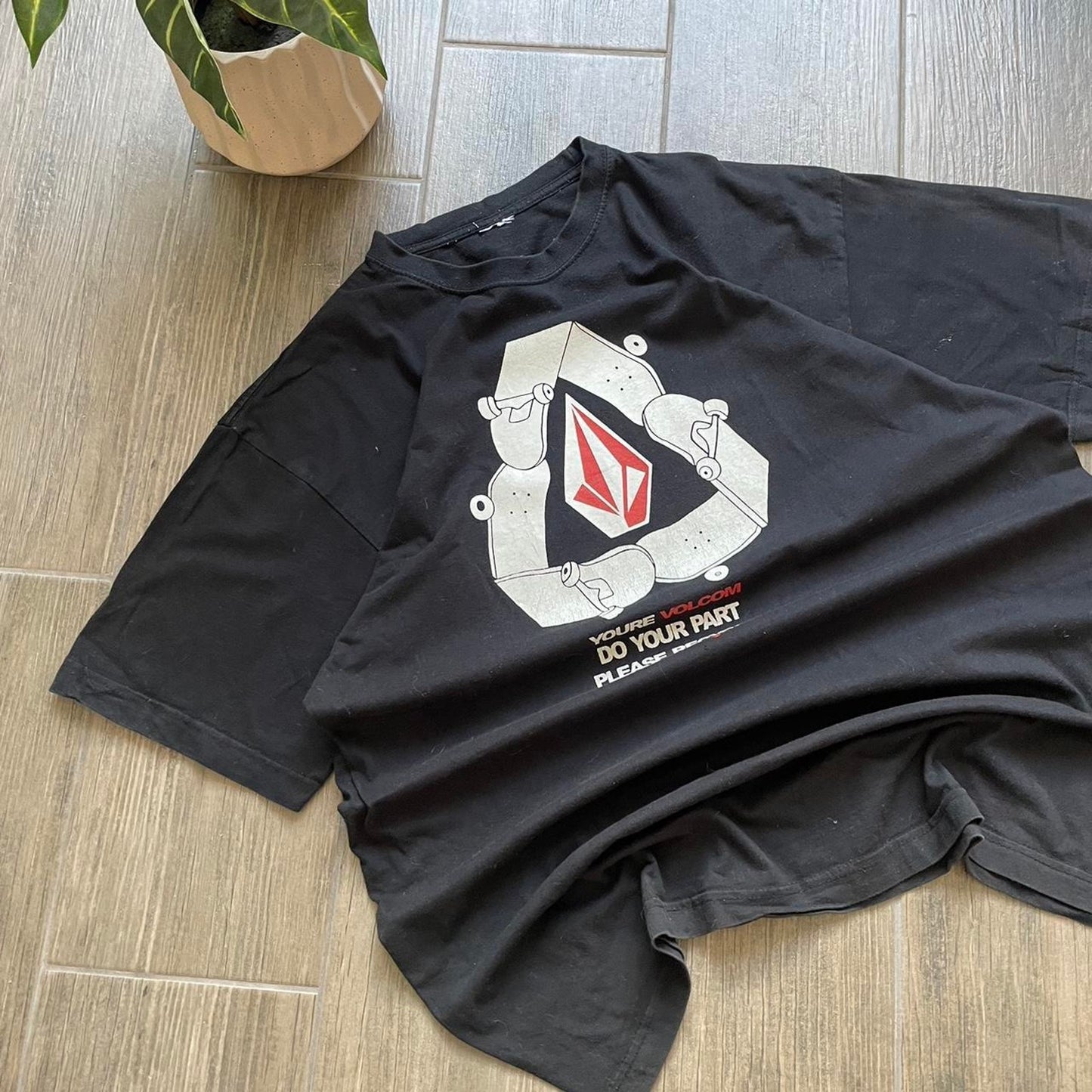 Volcom y2k skate style baggy tee