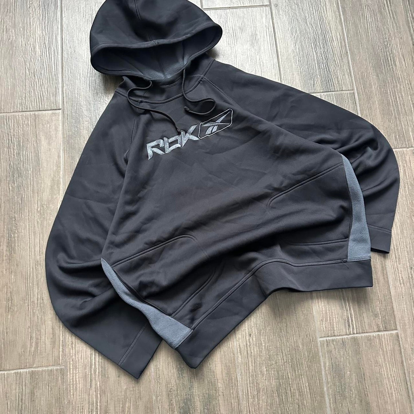 Reebok black boxy fit y2k XL hoodie