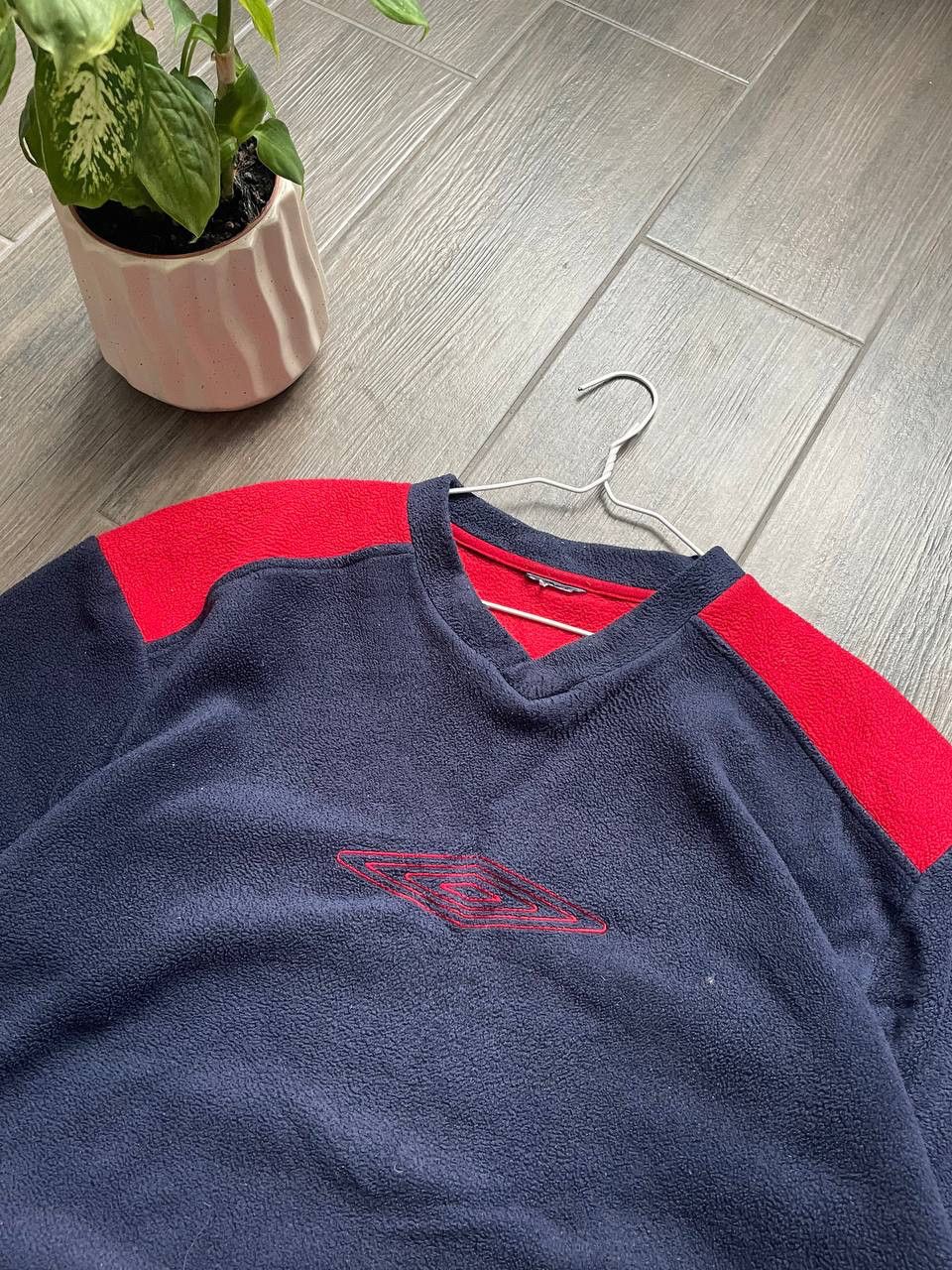 Umbro v neck vintage fleece sweatshirt