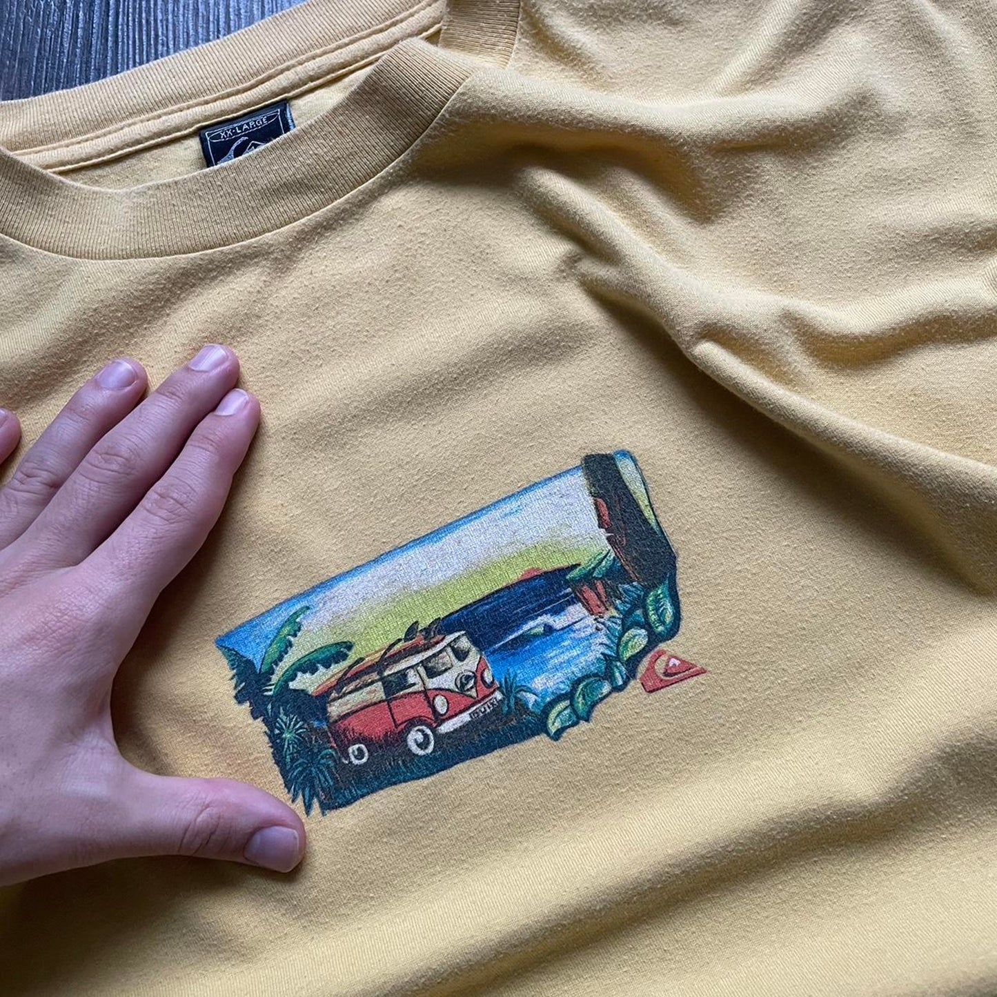 Quiksilver yellow baggy surf y2k XL tee