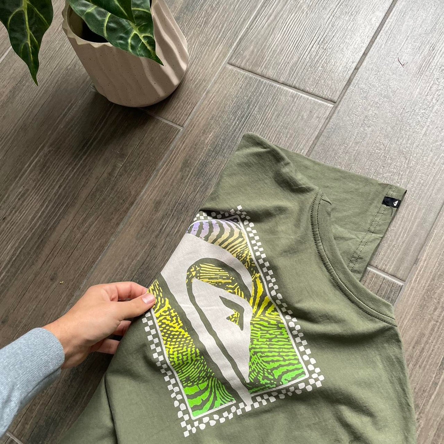 Quiksilver khaki big logo surf cotton t-shirt M