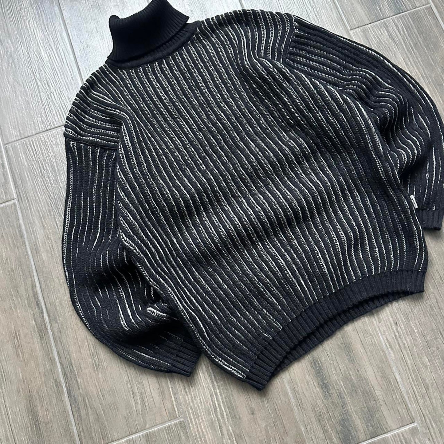 Vintage knit stripped sweater