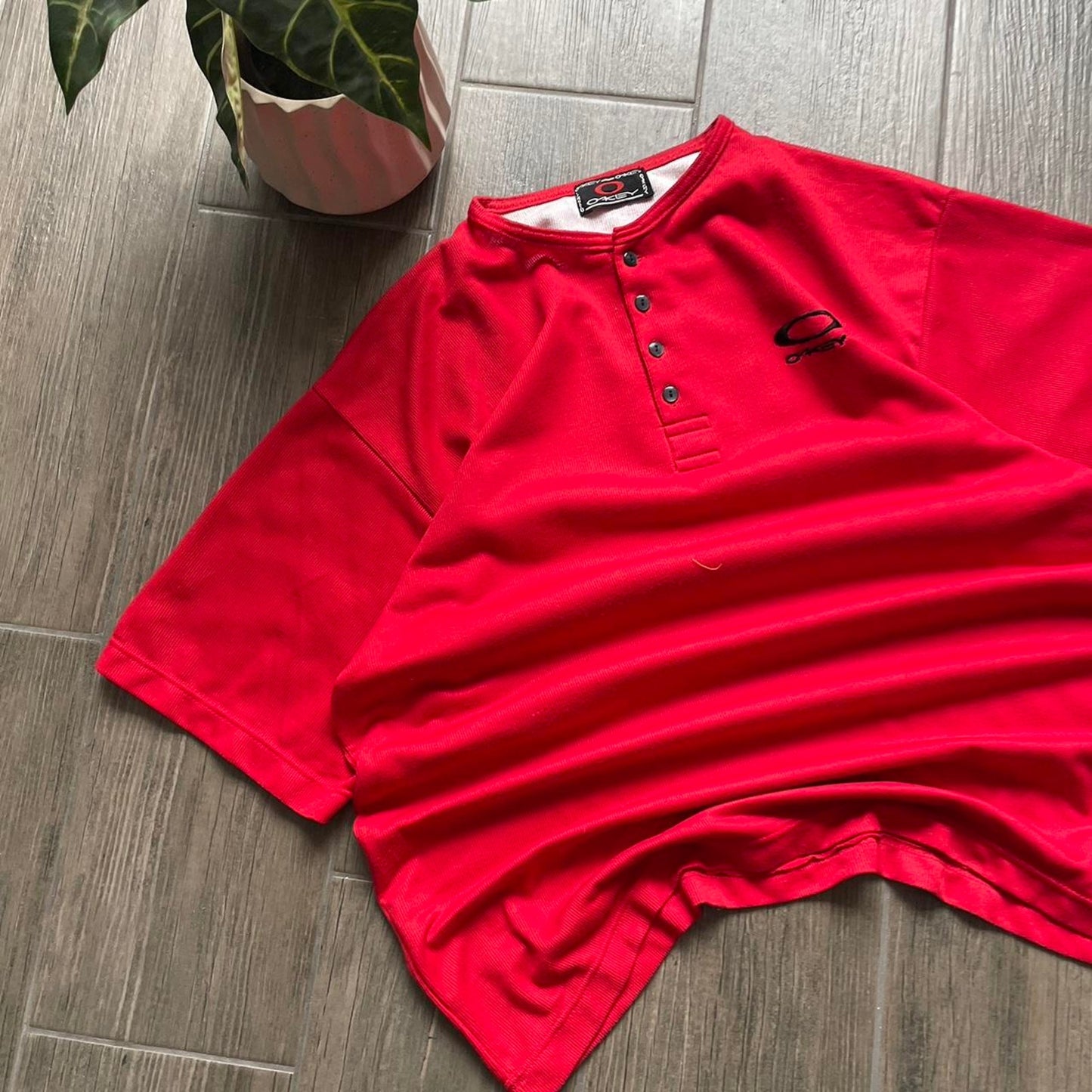 Oakley 90s red vintage tee